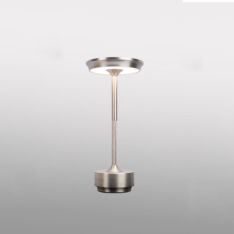 Metalowa lampka biurkowa ładowana przez USB, lampka nocna z ochroną oczu do sypialni (srebrna)
