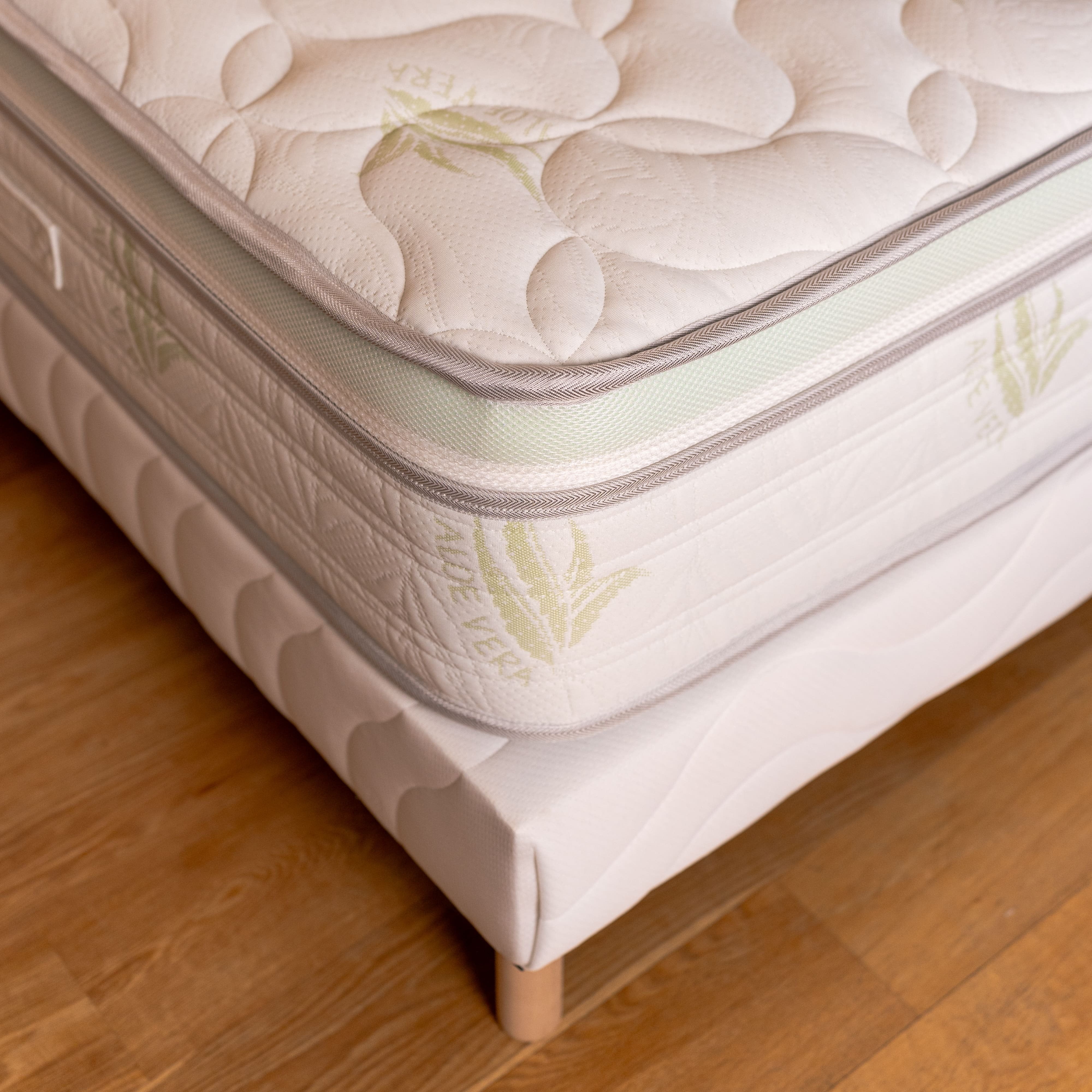 Matelas Aloe Vera 200x200 cm Hauteur 27 cm Mousse à Mémoire de Forme Infusée Aloe Vera Double Face Soutien mi-ferme - 4
