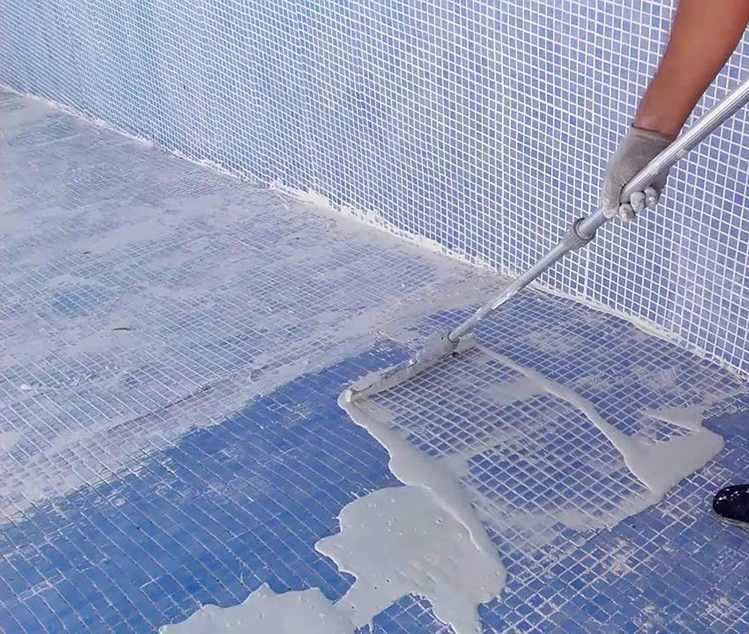 M-REJUN POOL de Tecno Prodist - Mortier flexible, scellement des joints de carrelage et de piscine, pour immersion permanent - Blanc - 1 Kg - 4