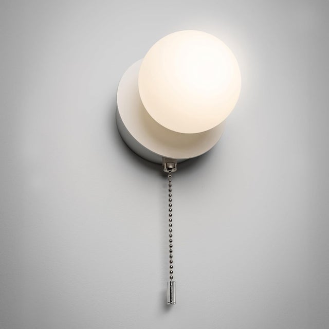 Lampka nocna LED magnetyczna ładowana przez USB z przełącznikiem ściennym i kablem, biała