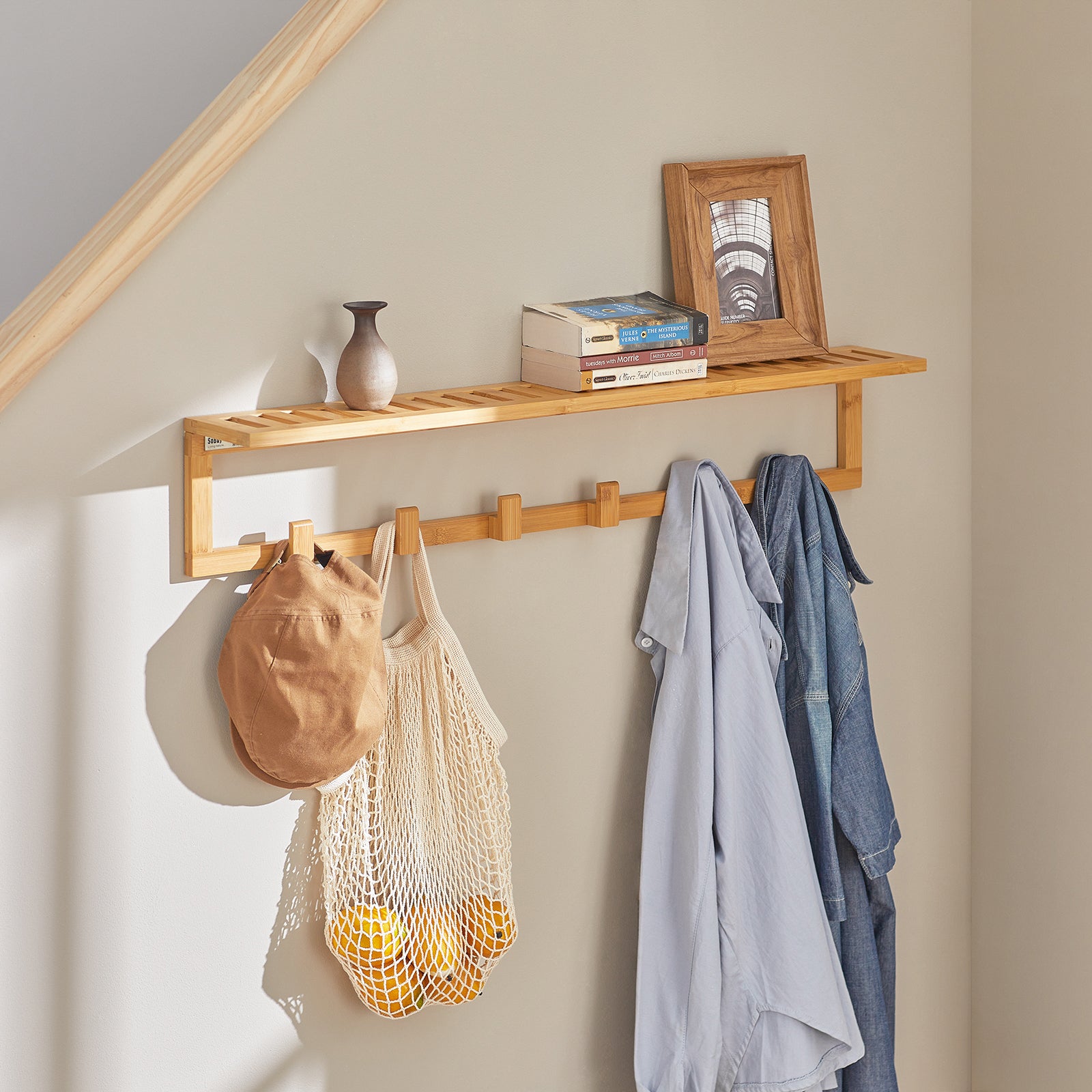 SoBuy FHK06-N Étagère Porte-Serviette, Porte-Manteau Mural en Bambou,avec Étagère et 6 Crochets Naturel - 9