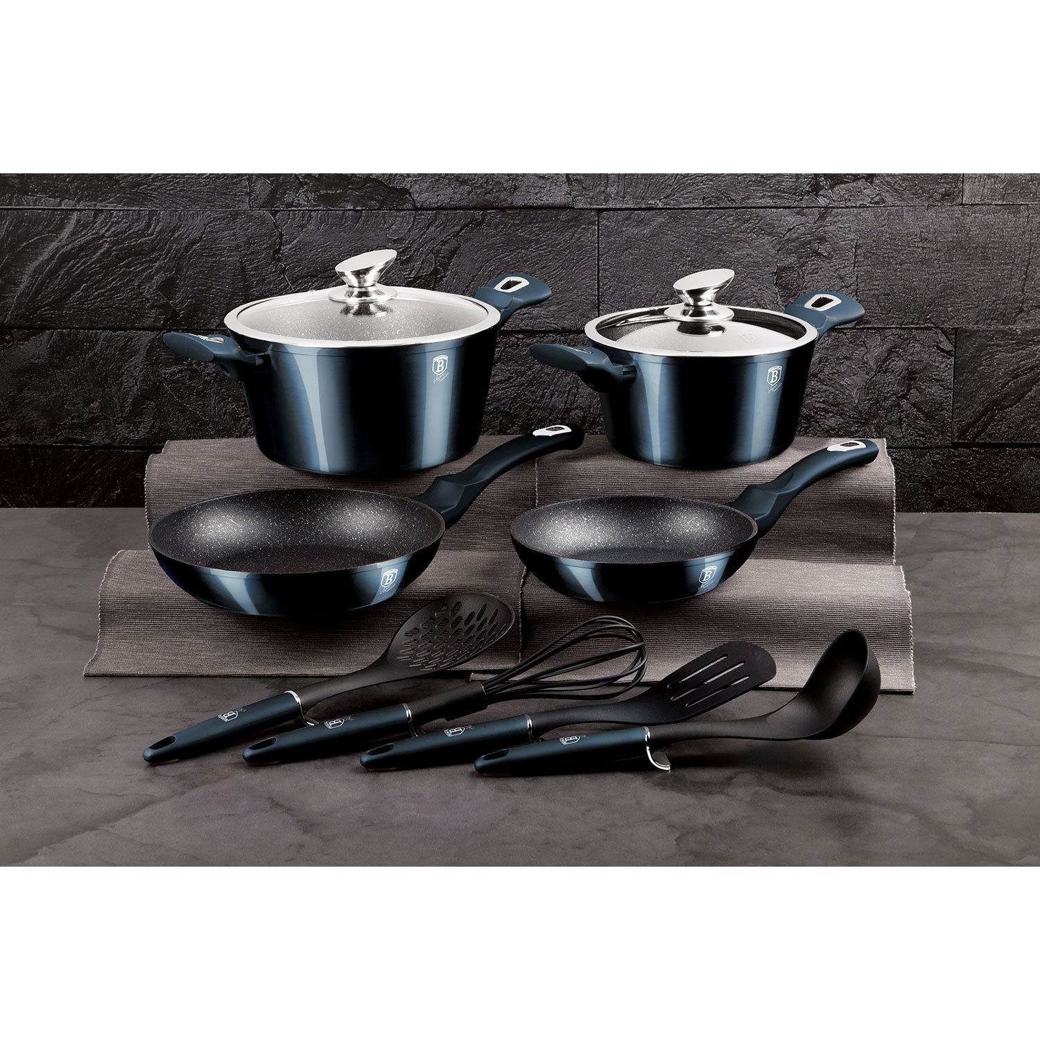 Juego De Ollas Black Titanium Briebe 8 Piezas - Antiadherente QuanTanium, Aluminio Fundido, Aptas Inducción Y Horno