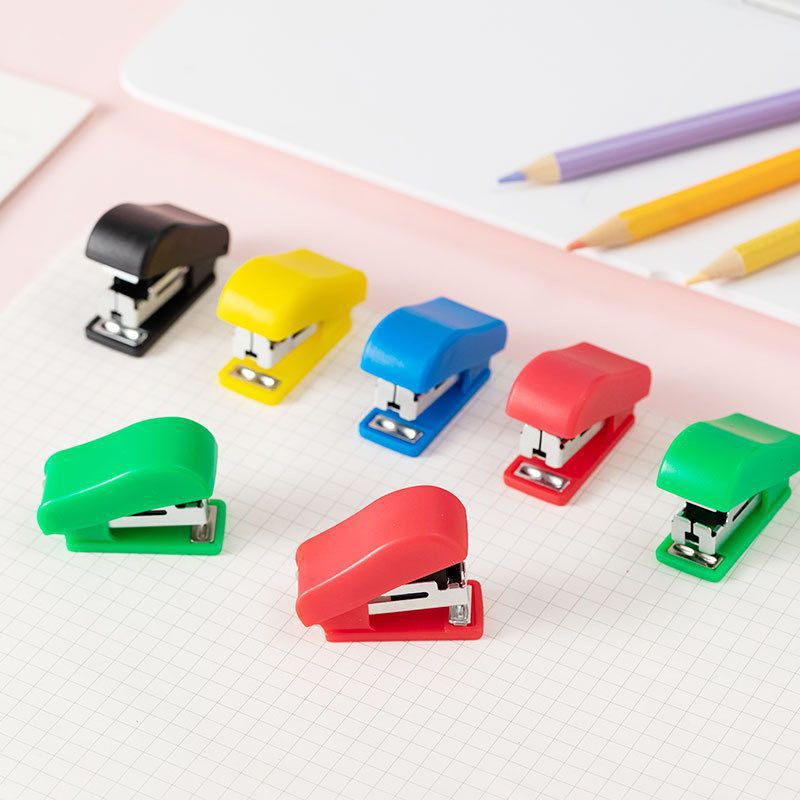 Lot De 4 Mini Agrafeuses Portables Avec 1600 Agrafes 26/6 - Rose Et Bleu, Parfaites Pour Élèves Et Bureau