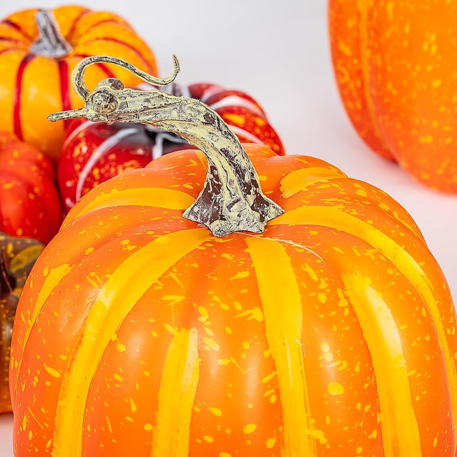 Lot de 7 grandes citrouilles artificielles, tailles assorties, adaptées aux décorations de table, automne, vacances, Halloween, Thanksgiving, orange - 2