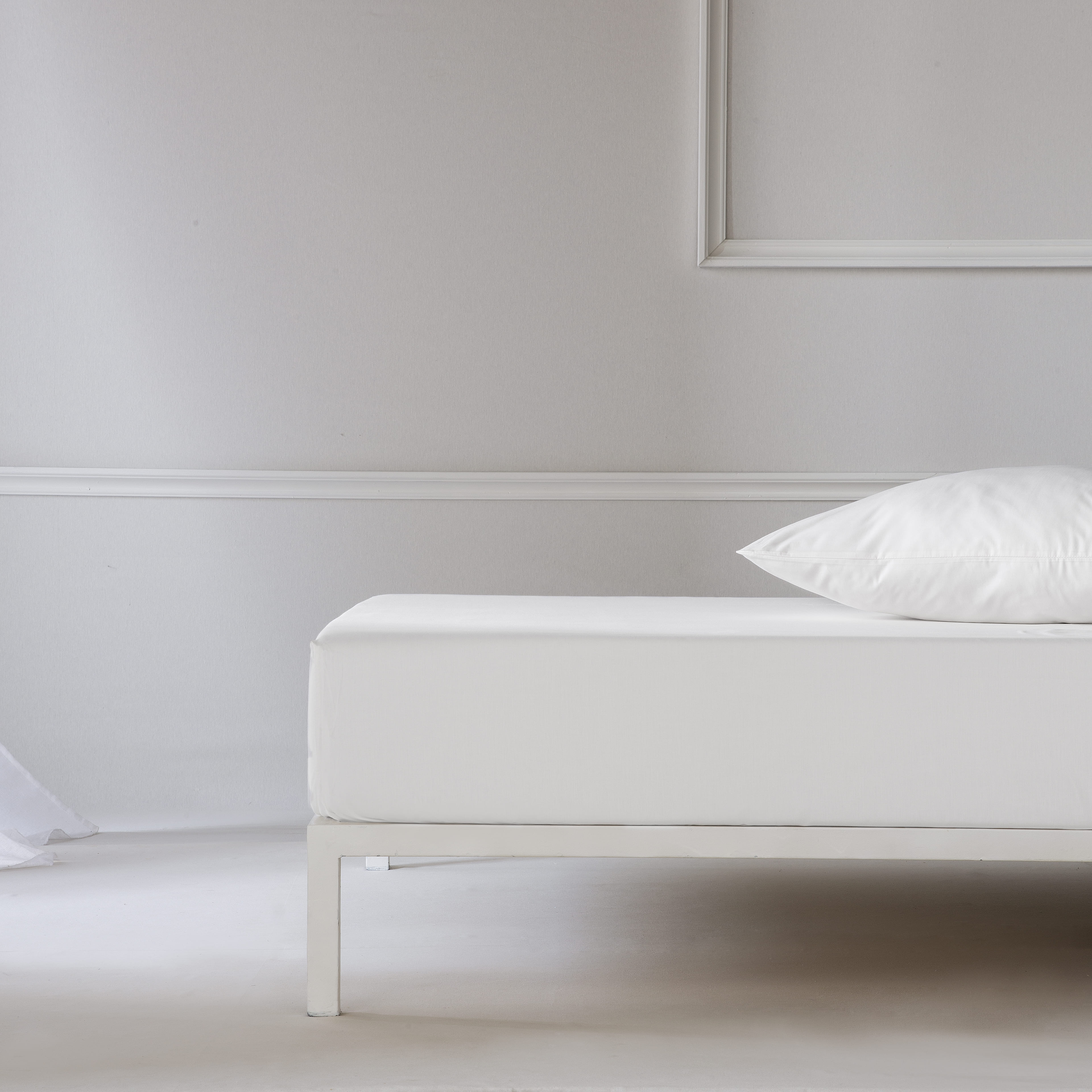 Sábana bajera ajustable lisa blanco cama 135 cm - 135x200 cm, algodón 200 hilos.