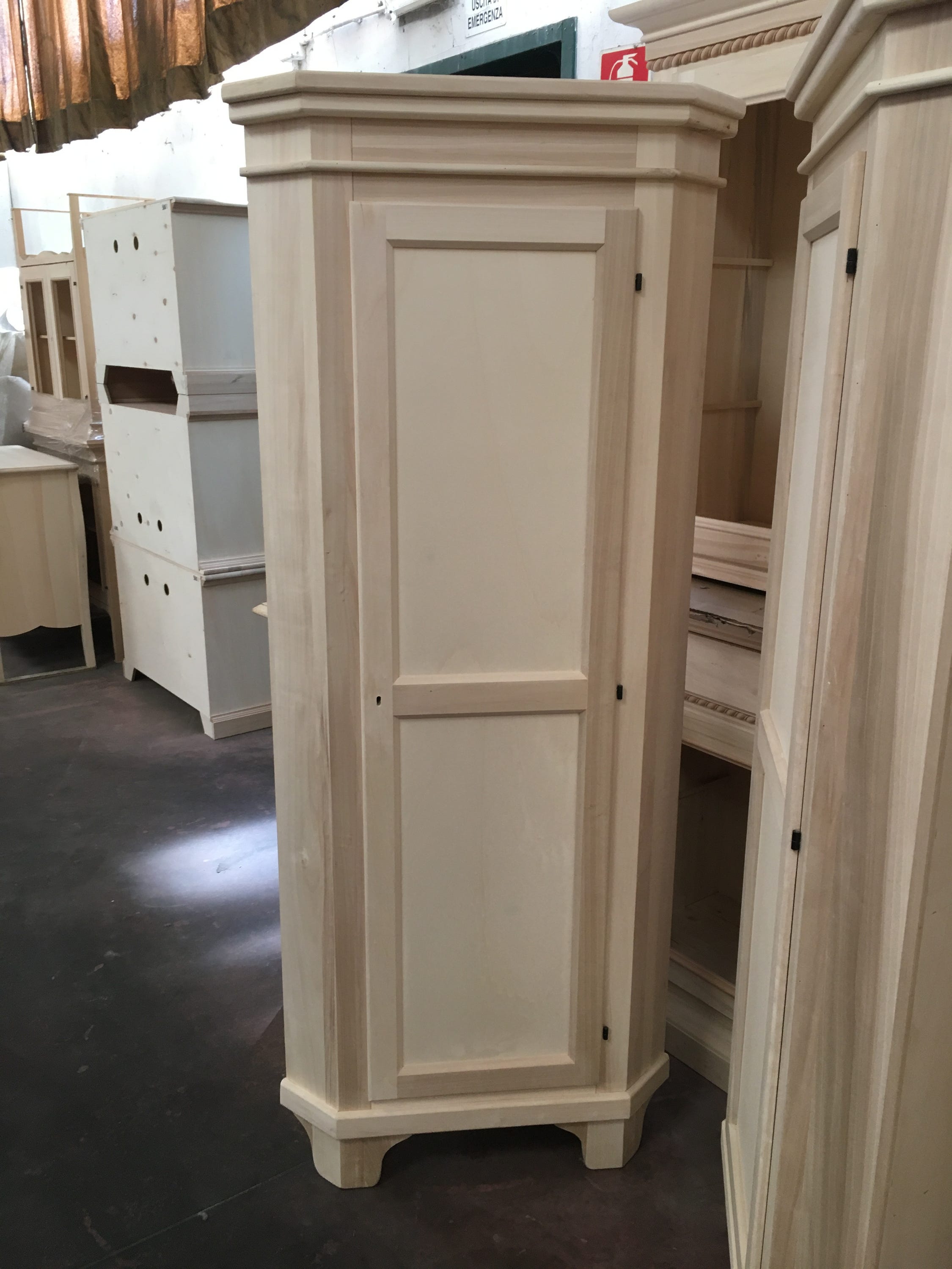 Mobile angolare vetrina 1 porta classico legno grezzo l.50 p.50 h.130 Mobile angolare vetrina 1 porta classico legno grezzo l.50 p.50 h.130