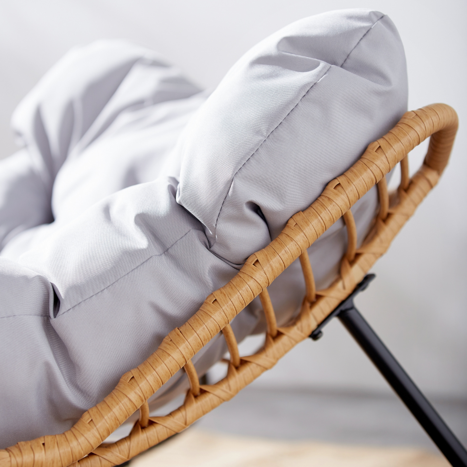 Fauteuil à bascule en résine tressée coussin gris CANGGU - 4