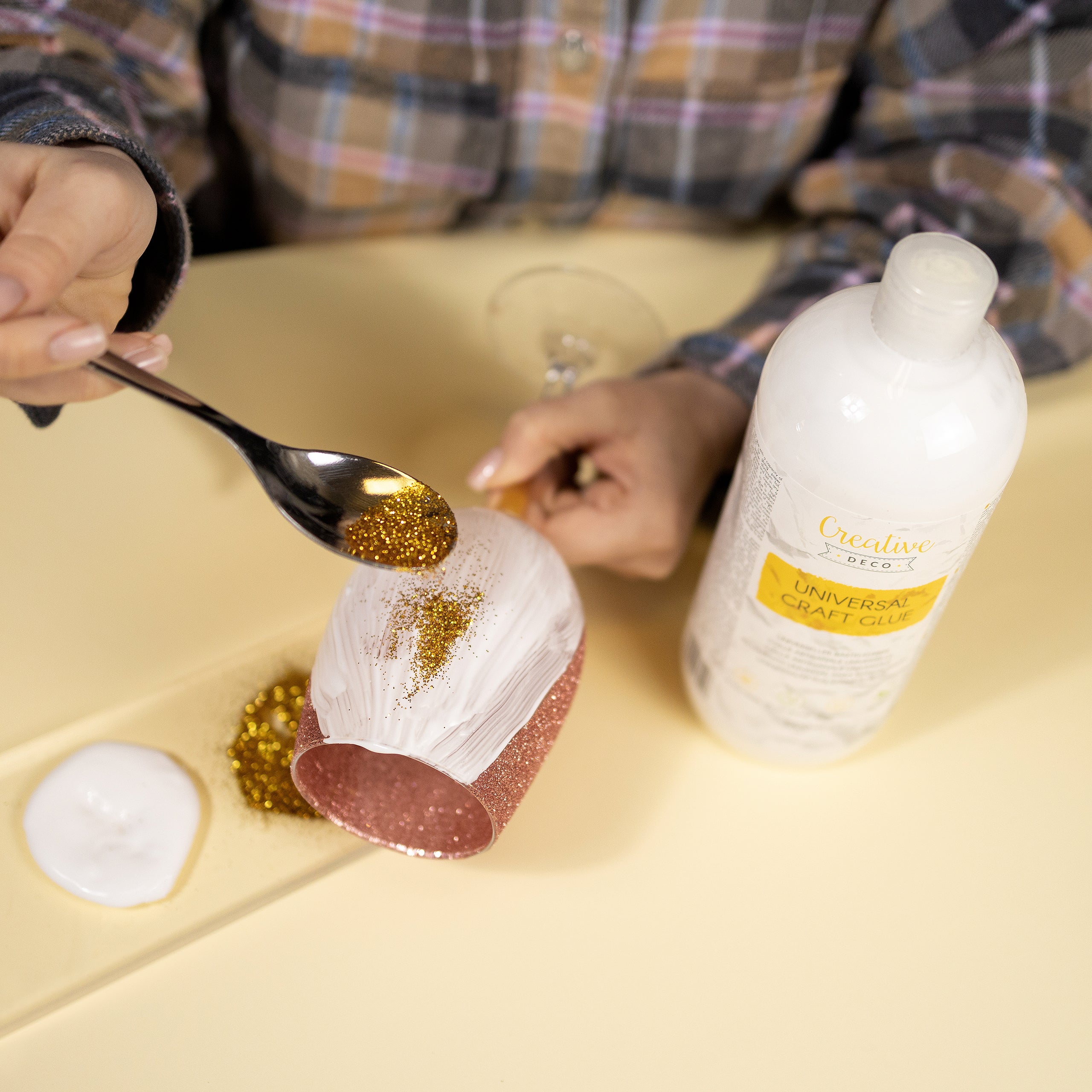 Creative Deco Cola Líquida PVA Branca | 1L | Não Tóxica | para Feltro Vidro Cartão Tecido Madeira Couro Papel | Artesanato Escolar Multi-Uso - 8