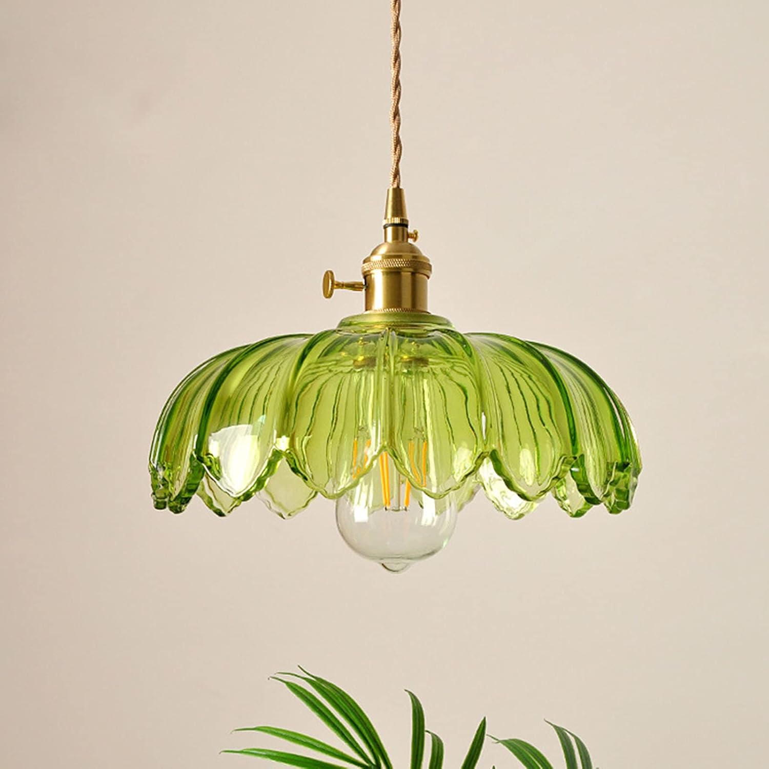 Suspension industrielle vintage avec abat-jour fleur. Câble ajustable 1.5m, culot E27. Parfait pour restaurant et salon. - 4