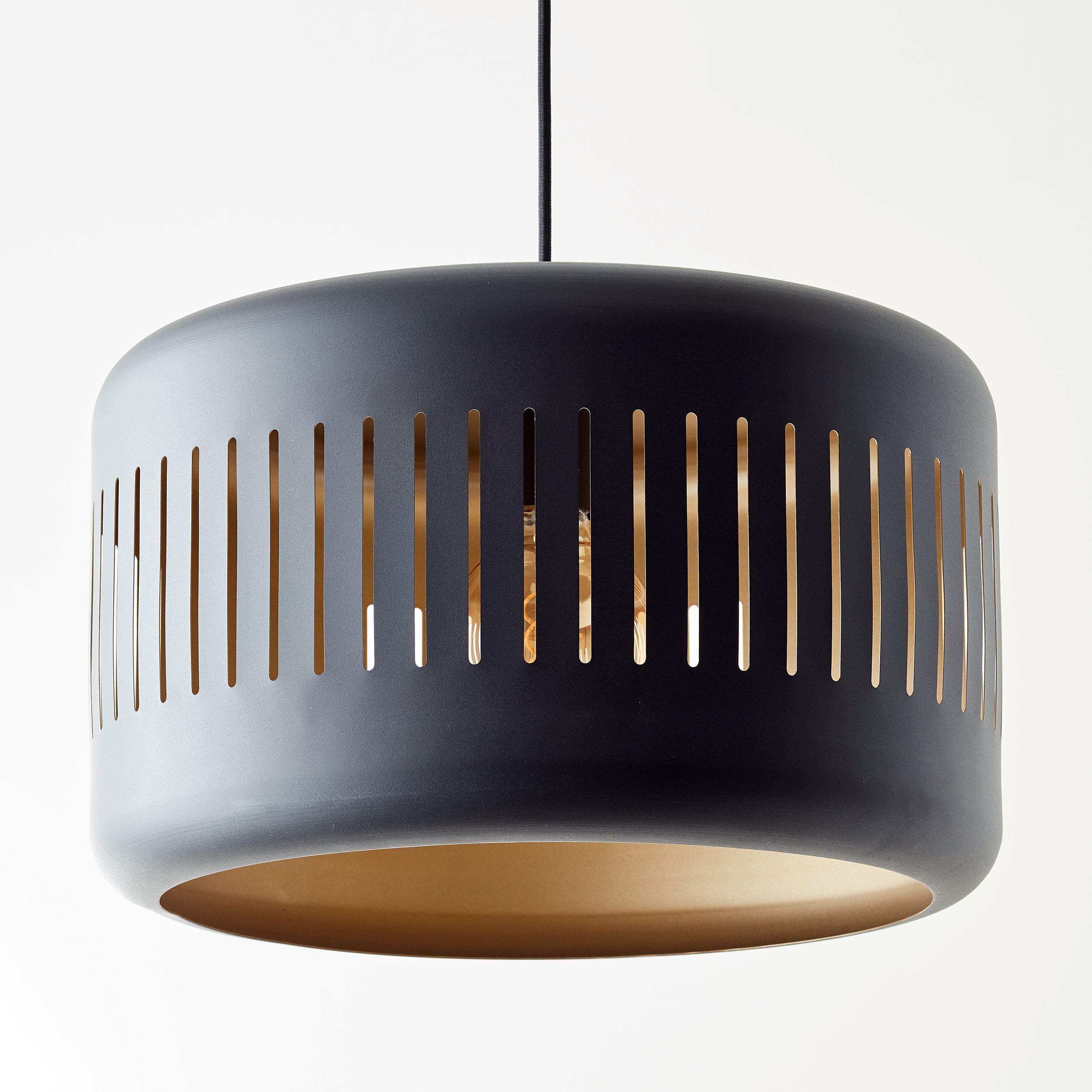Brilliant lampa wisząca Tyas 1 żarówka czarny/złoty czarny plastik 1x A60, E27, 60 W - 4