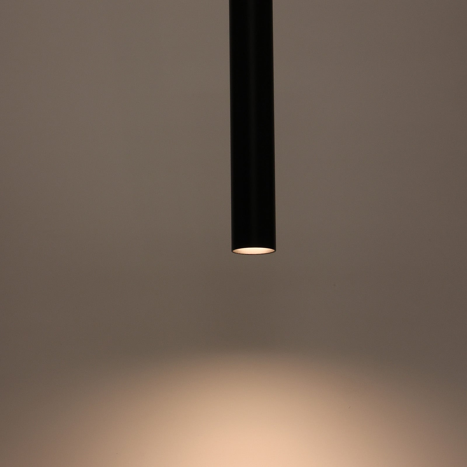 Luminária Pendente de Teto Moderna em Alumínio Preto Minimalista em Formato de Tubo 40cm com Soquete GU10, Altura Ajustável. - 8