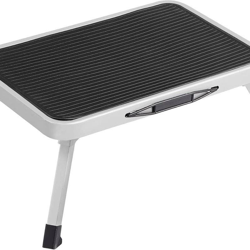 Składany biały stalowy stołek schodkowy, 1 stopień, antypoślizgowe nóżki, udźwig 150 kg, kompaktowy 32 x 44 x 17,5 cm