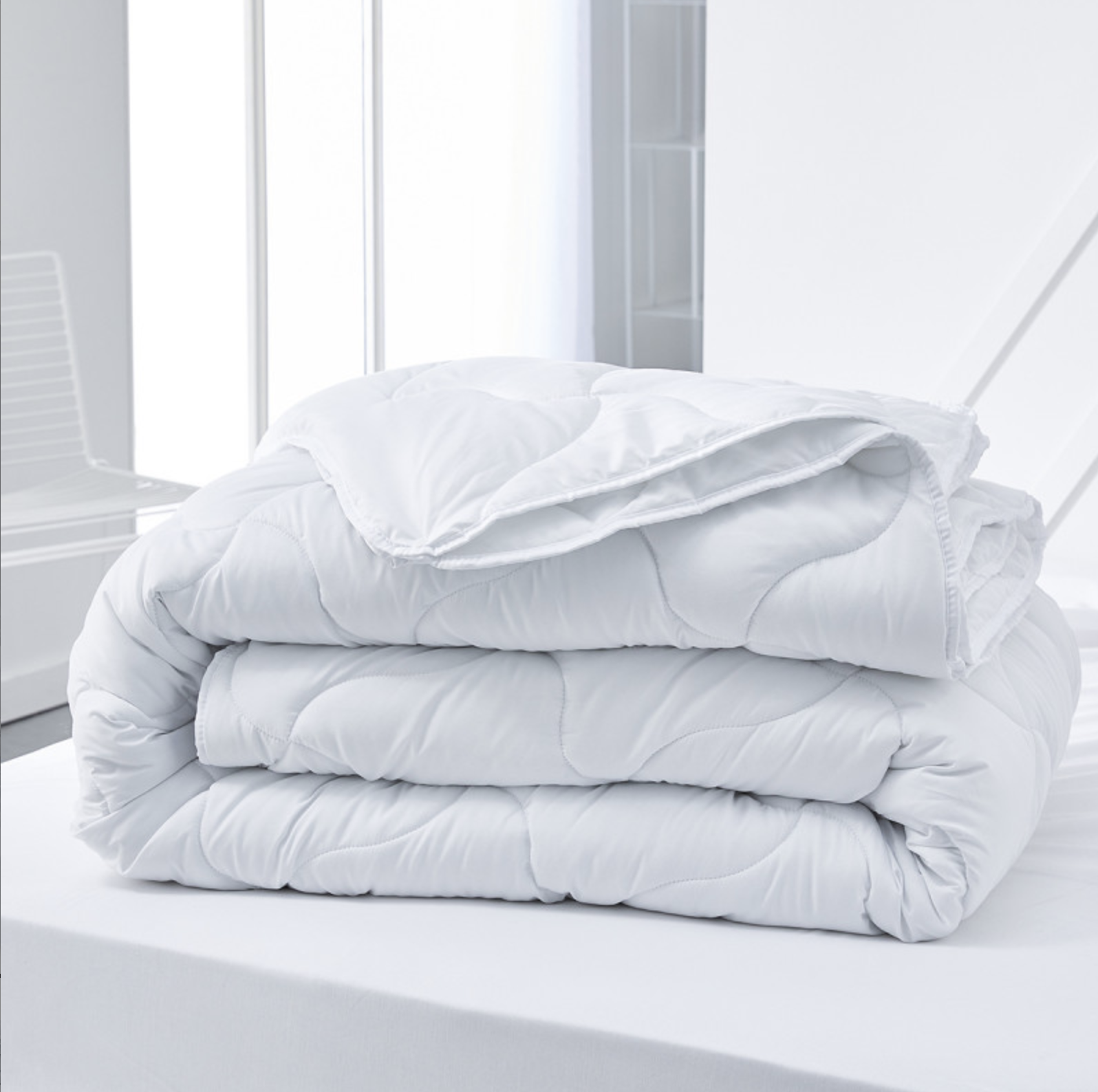 Couette D'hiver MORTREUX Blanche Chaude 220x240 Cm 100% Polyester