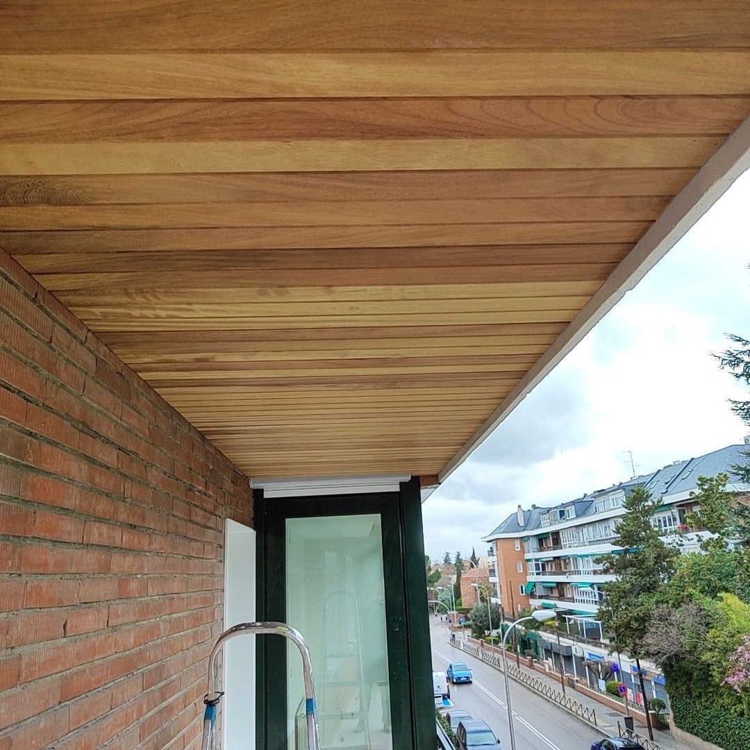 Pack 10 lamas (1,62 m2/caja) revestimiento de Pared o Techo machihembrado de Iroko 1,5 x 9 x 180 cm - 6