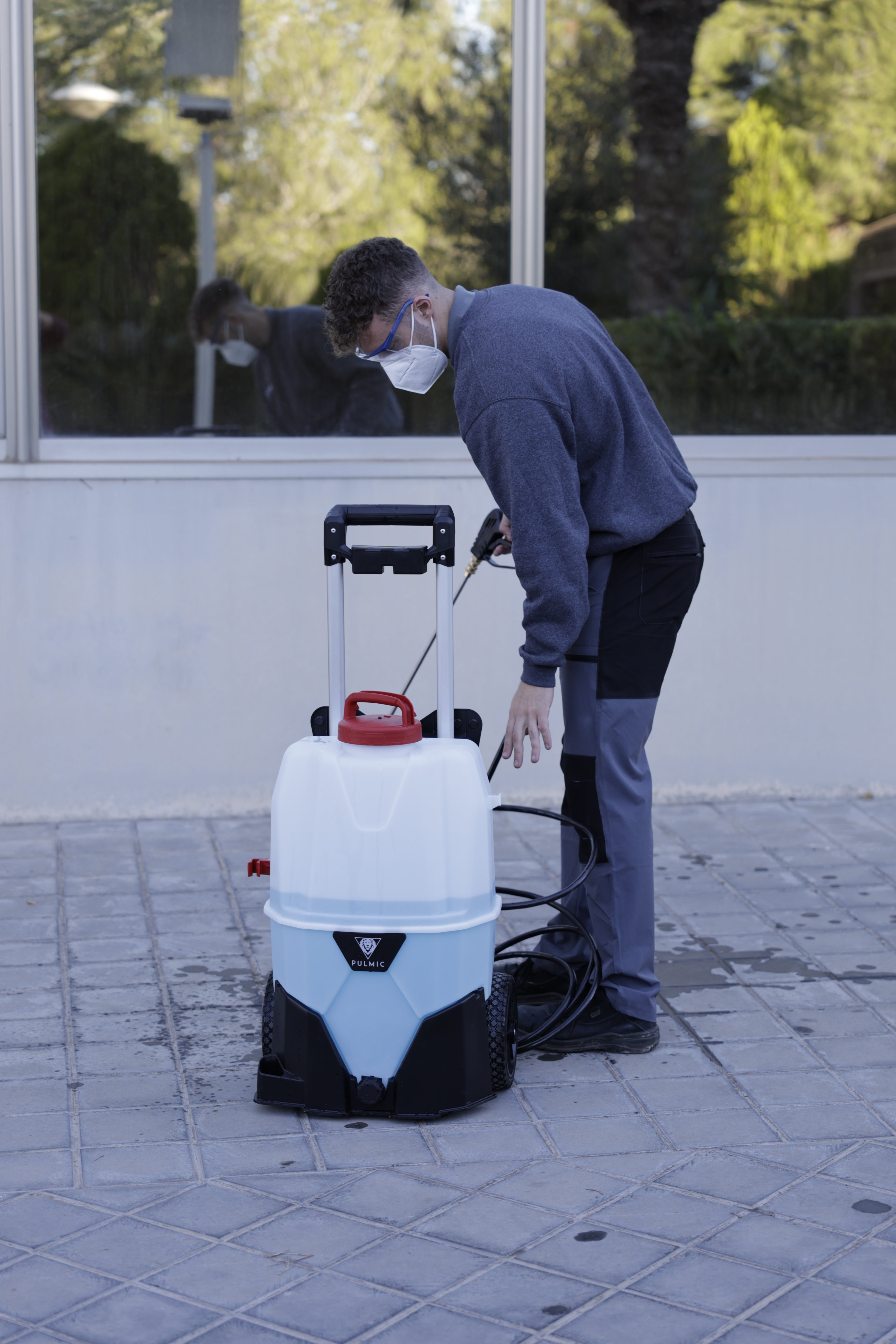 PULMIC Pulvérisateur Électrique Professionnel 35L pour Nettoyage de Toitures, Façades, Démoussage et Applications en Hauteur, Projette à 10m - 12