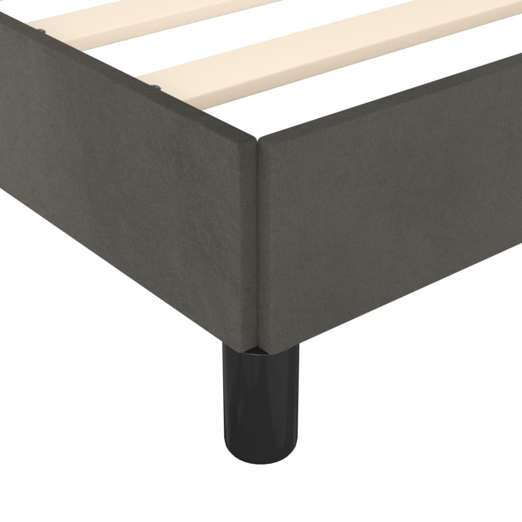 Cadre de lit sans matelas gris foncé 200 x 200 cm en velours - 9