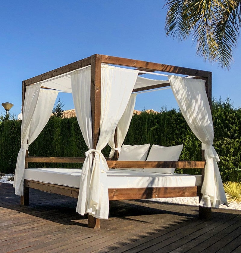 Cama balinesa de madeira com bases para copos - 2