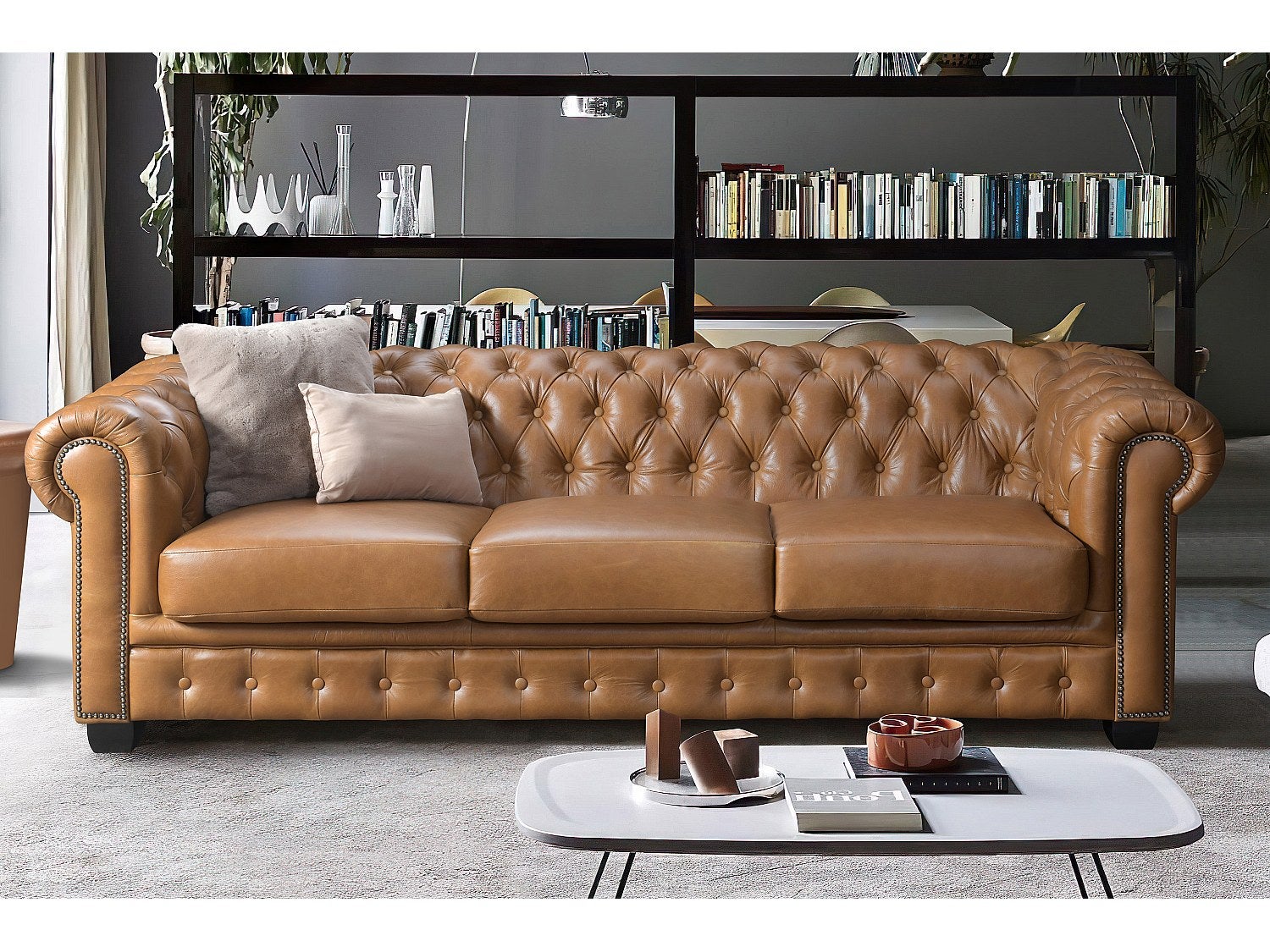 Kanapa 4-osobowa BRENTON w stylu chesterfield ze 100% bawolej skóry – kolor karmelowy vintage