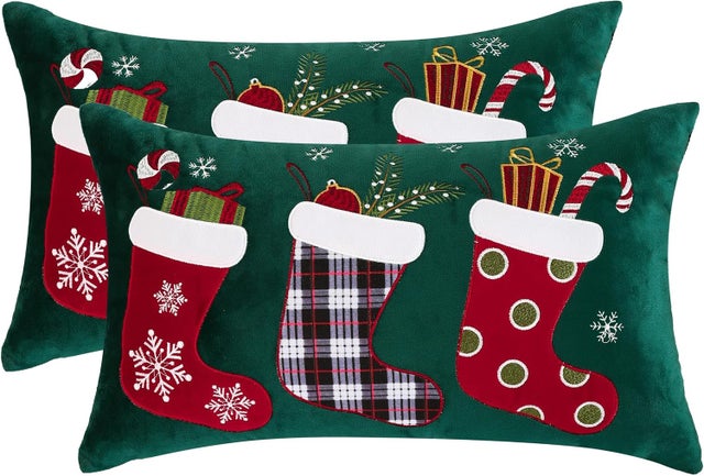 Lot de 2 Housse de Coussin Noel 30x50 cm Taie d'oreiller Père Noël Joyeux Xmas en Hiver Parure de Oreiller Chaussettes Motif Décoration de Lit Deco