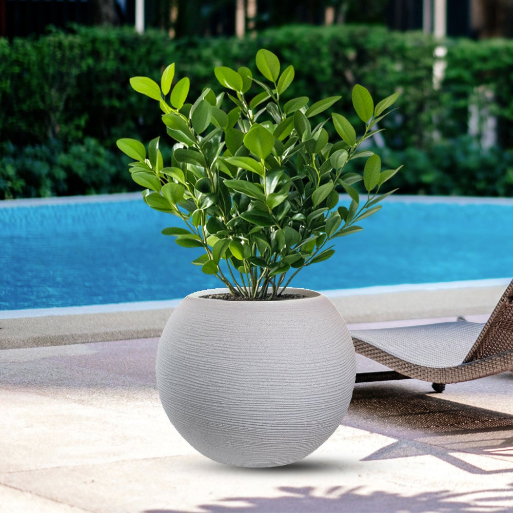 Wazon żywiczny Botticelli Beige w kształcie kuli, okrągły, do roślin doniczkowych i ogrodowych, 40x33 cm