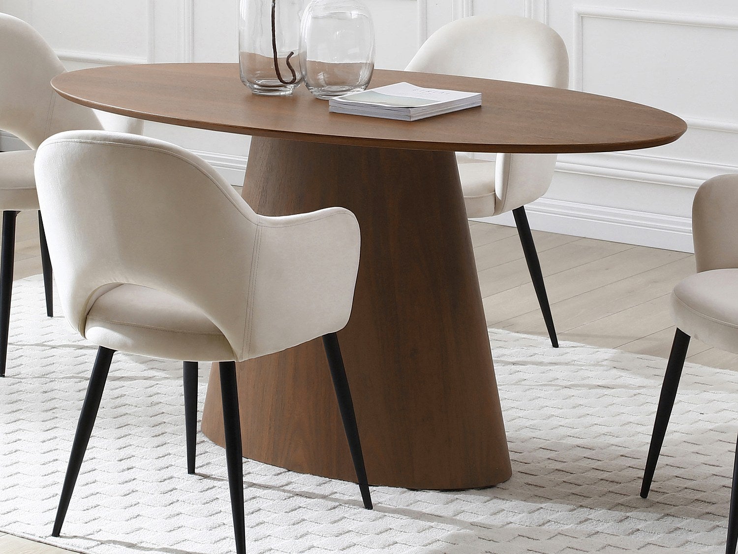 Stół do jadalni dla 6 osób z orzechową okleiną - Naturalny ciemny - ANTELADA