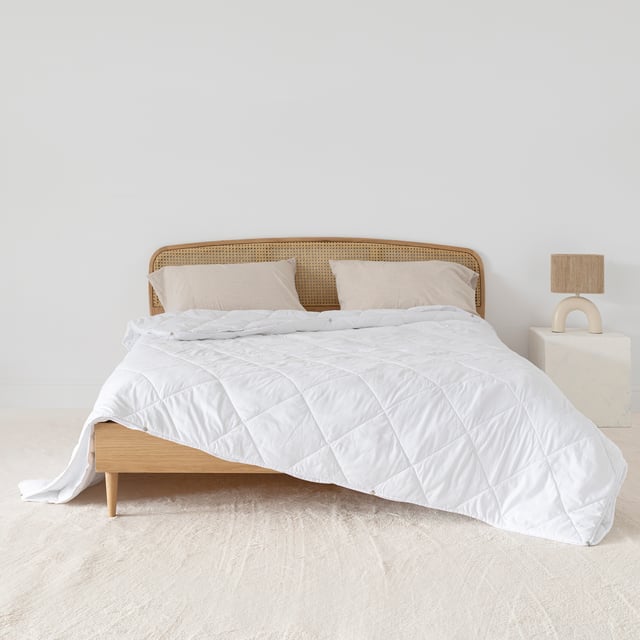 Basic Couette toutes saisons 120 + 250 gr 260x240 cm (Lit 180/200)