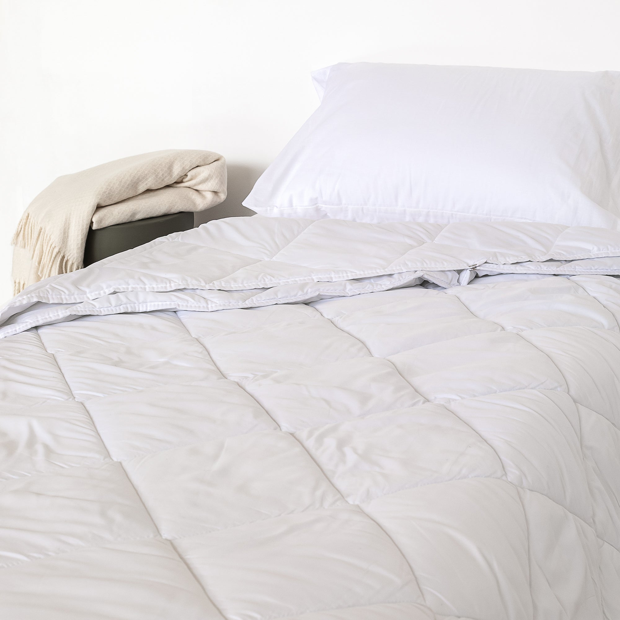 Basic Couette toutes saisons 120 + 250 gr 140x200 cm (Lit 80/90) - 2