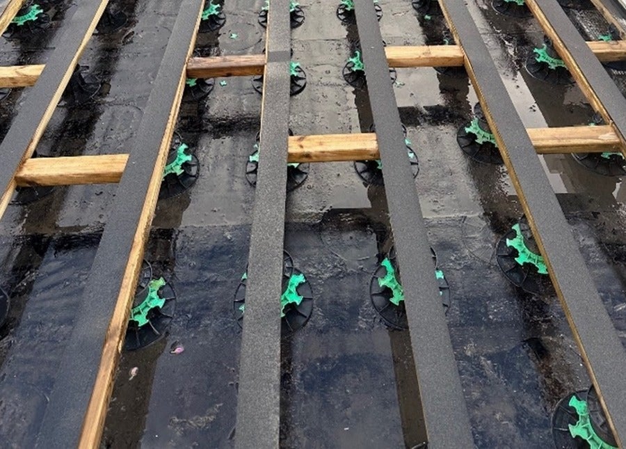 Kit terrasse 35m² en lame PIN DU NORD AB avec Lambourde, vis, cale de ventilation, plot pvc et Bande bitumineuse - 6