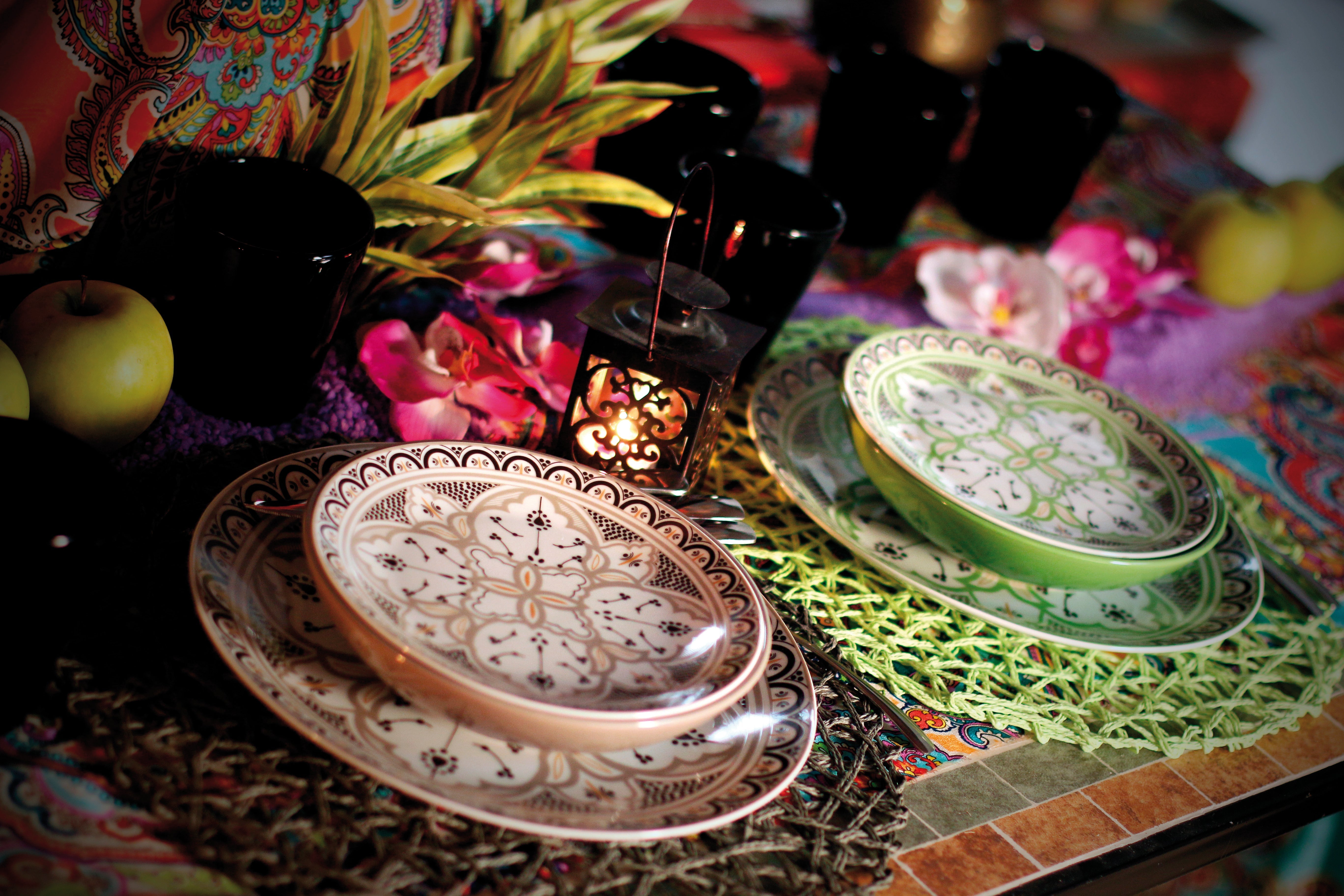 LA PORCELLANA BIANCA – Servizio Piatti 18 Pezzi MARRAKESH In Maiolica – 6 Posti Giallo E Bordeaux – Piatti Piani, Fondi E Dessert