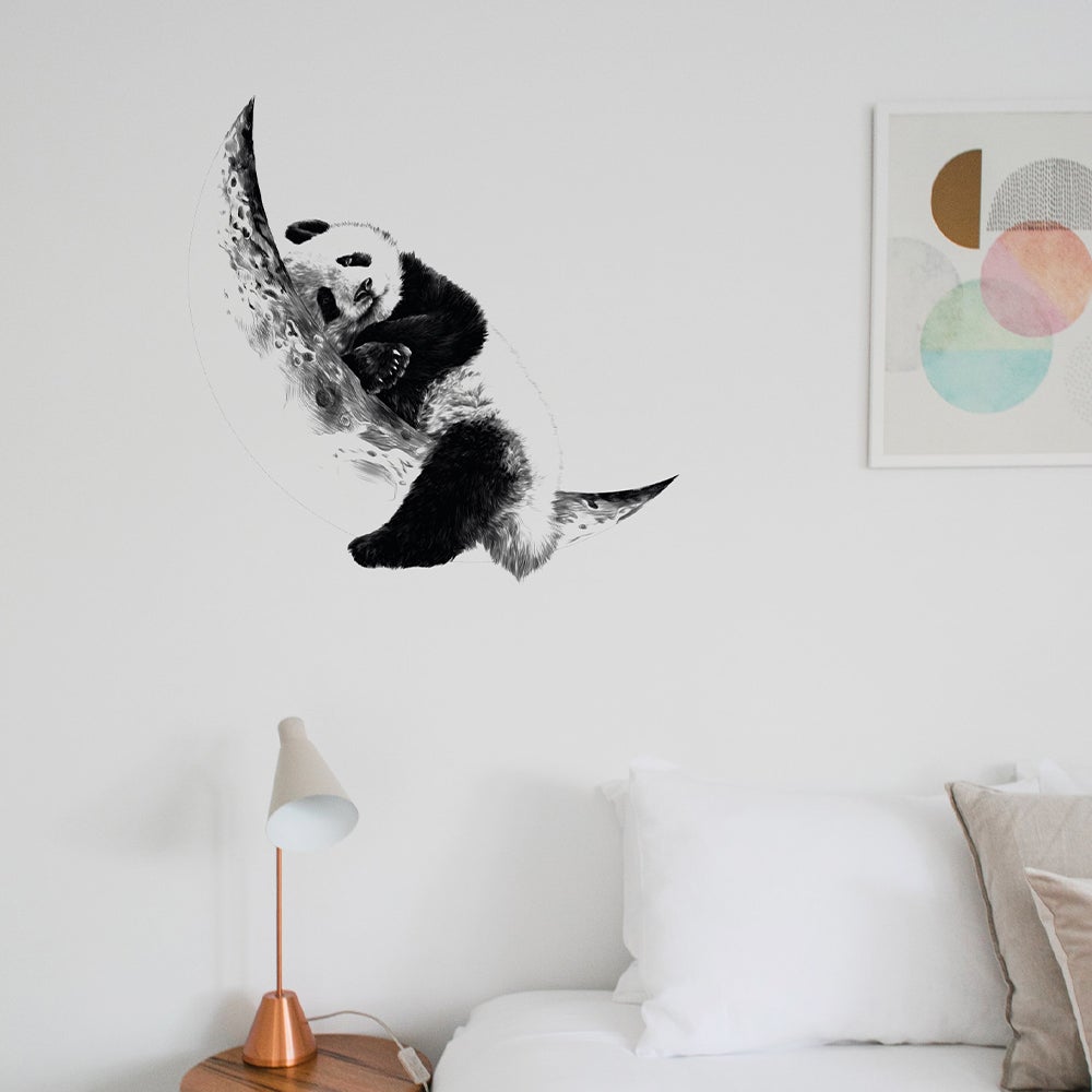 Stickers y vinilos decorativos infantiles, pegatina de panda sobre el dibujo de estilo luna en blanco y negro en lápiz, 68 cm x 48 cm - 4