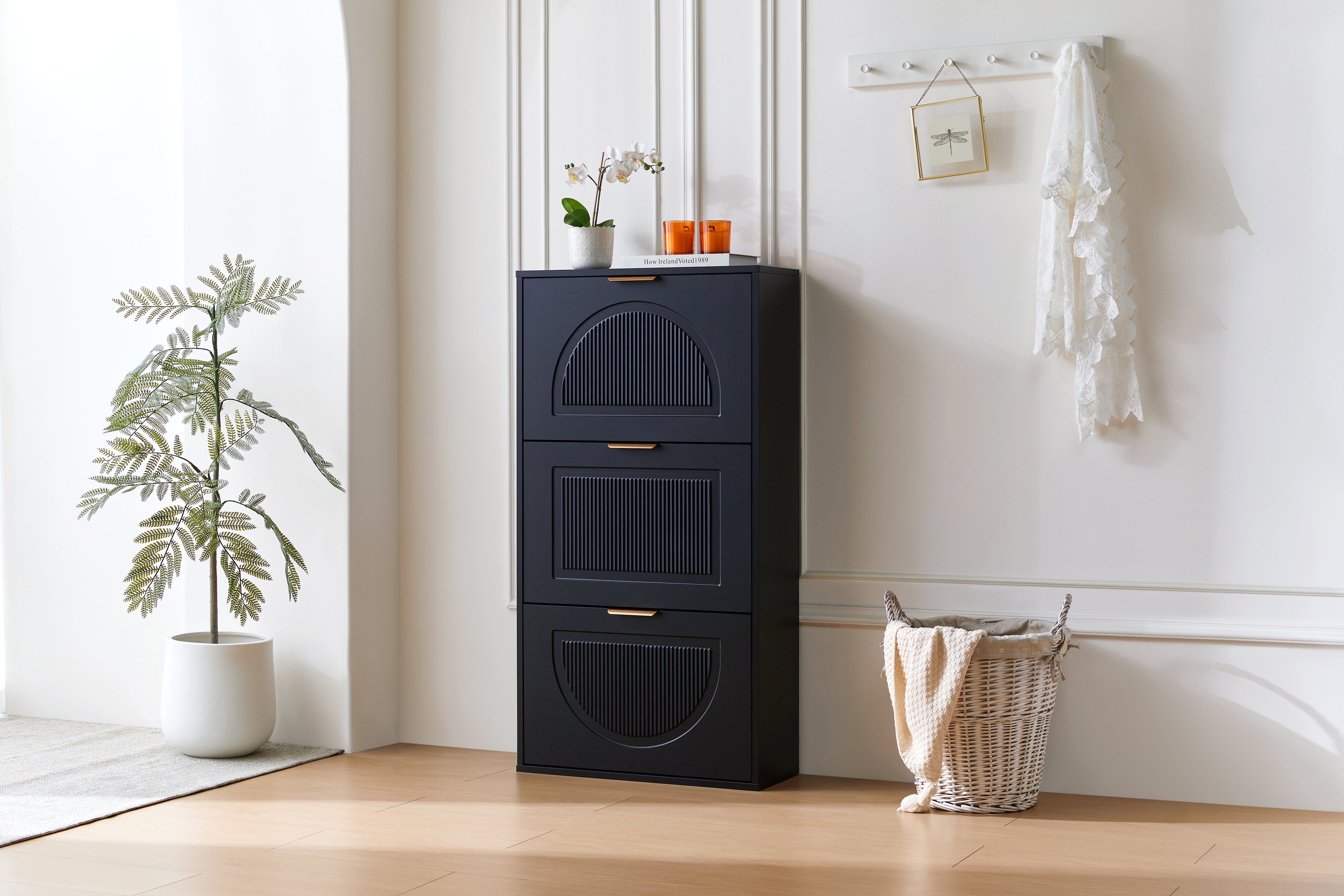 Meuble à chaussures avec 3 portes rabattables - 60 x 24 x 114 cm - MDF et poignées dorés - Noir - 7