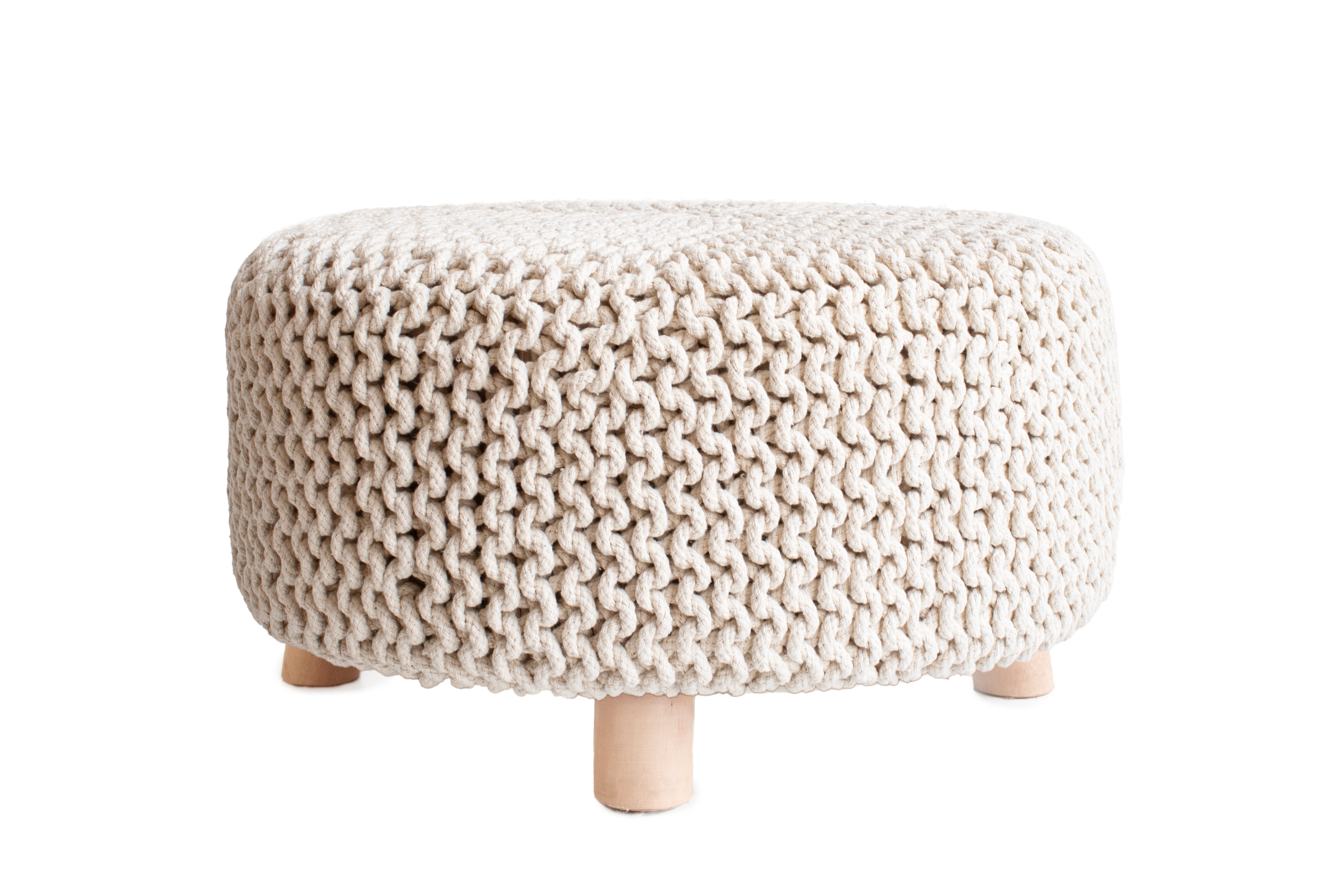 Pufa crochet naturalna Ø60x30 cm – Ręcznie wykonana, dekoracyjna i funkcjonalna