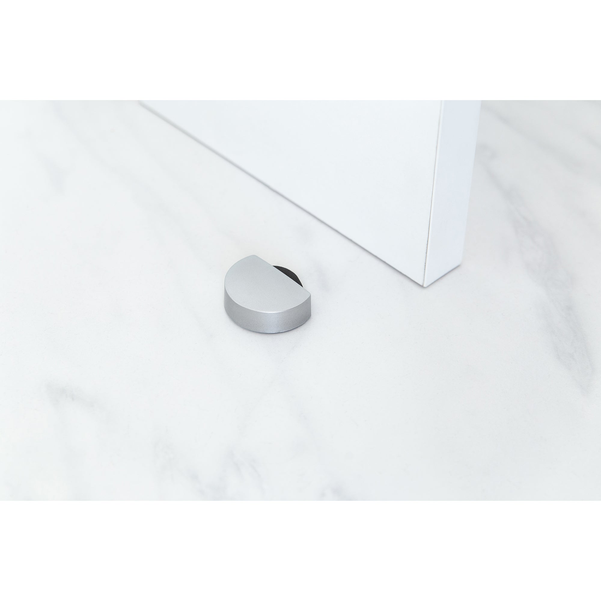 Bloc porte | Style fonctionnel | Protège les murs et les portes contre les impacts | Fabriqué en plastique | Fini chromé mat | Mesures 47*44*16mm | - 5