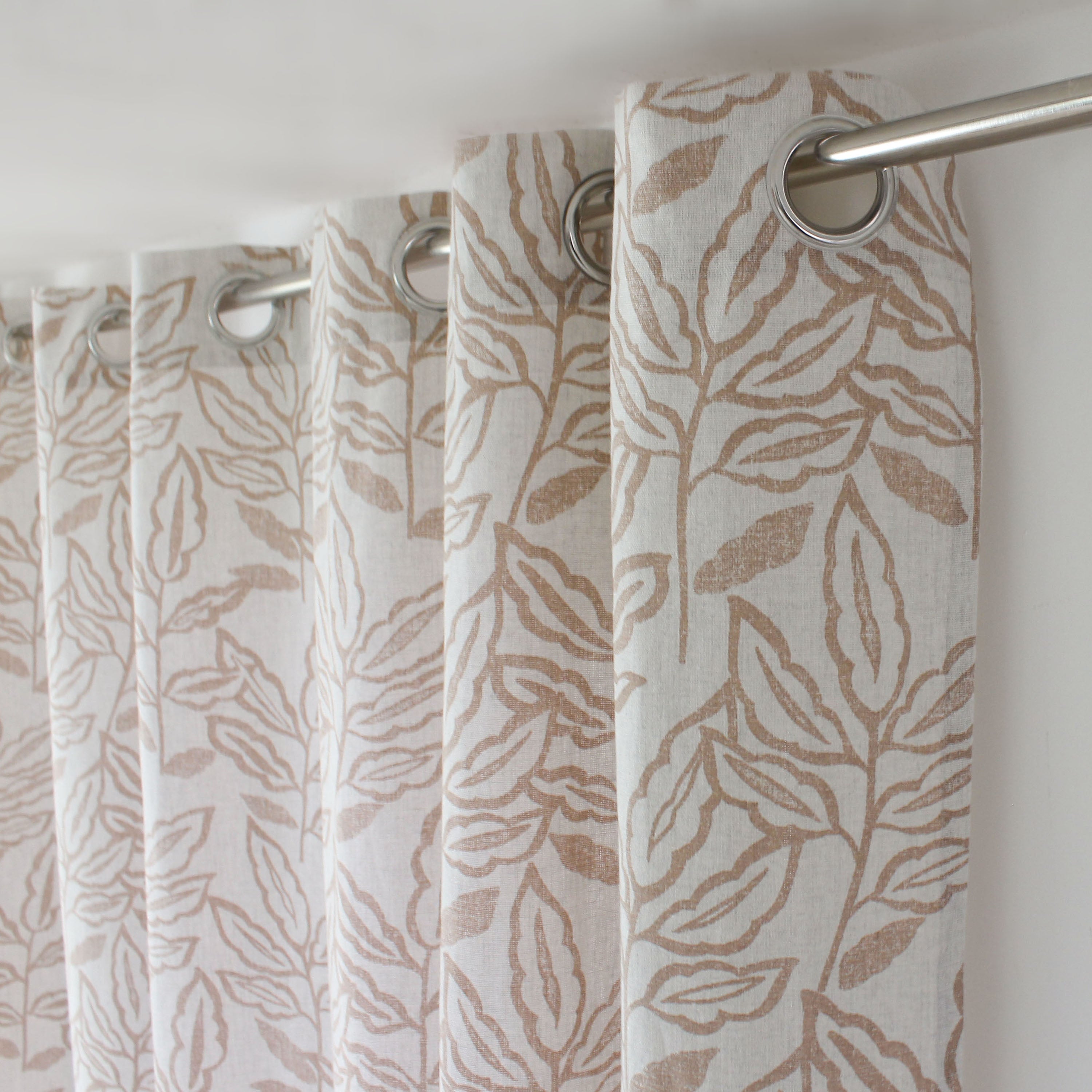 Lot de 2 rideaux à Œillets, 140x240cm, Ecru, Motifs feuilles, Coton Chambray, Collection Lodge, CMADECO - 5