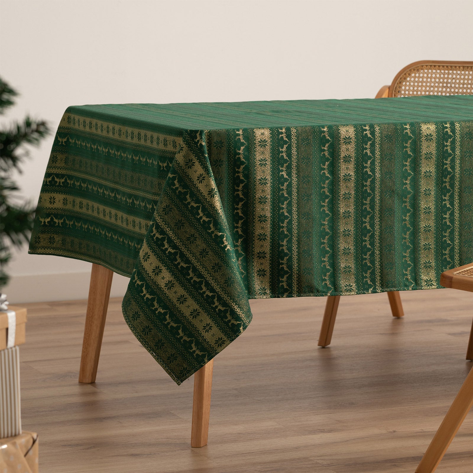 Tovaglia Natalizia Grinchmas – Verde Elfo – 152 X 213 Cm – Poliestere – Perfetta Per Tavolo 6-8 Persone