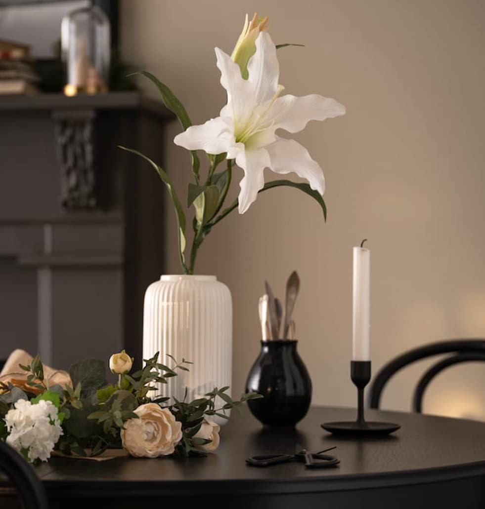 Jarrón de cerámica blanca acanalada de 20 cm de altura para hierba de la Pampa, jarrón decorativo para centro de mesa. - 4
