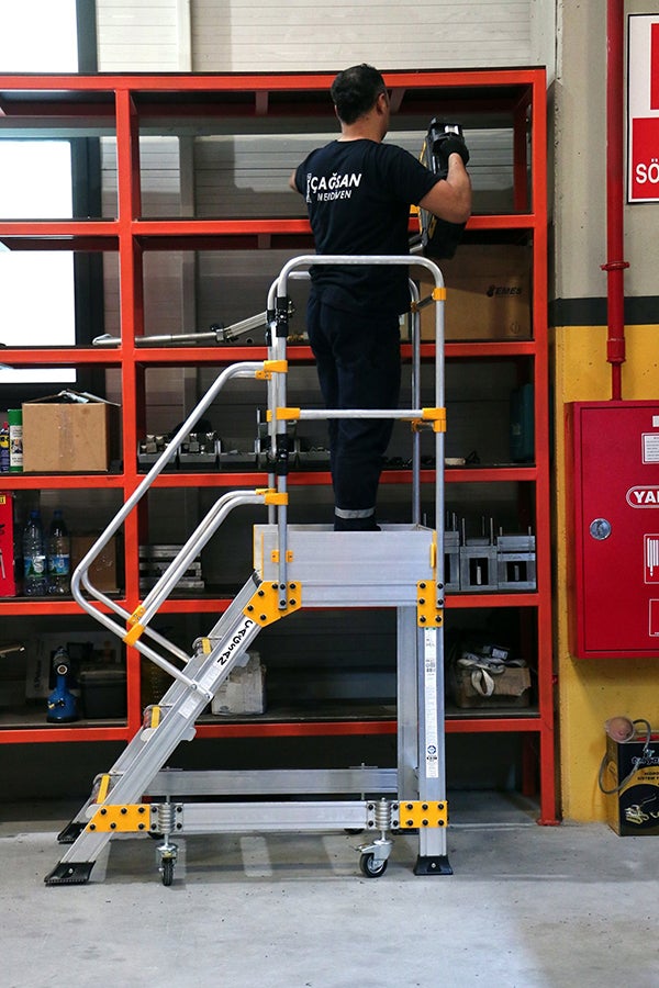 Plateforme roulante 5 marches - Hauteur max. de travail 3.25m - Portillon saloon - EP4 - 5