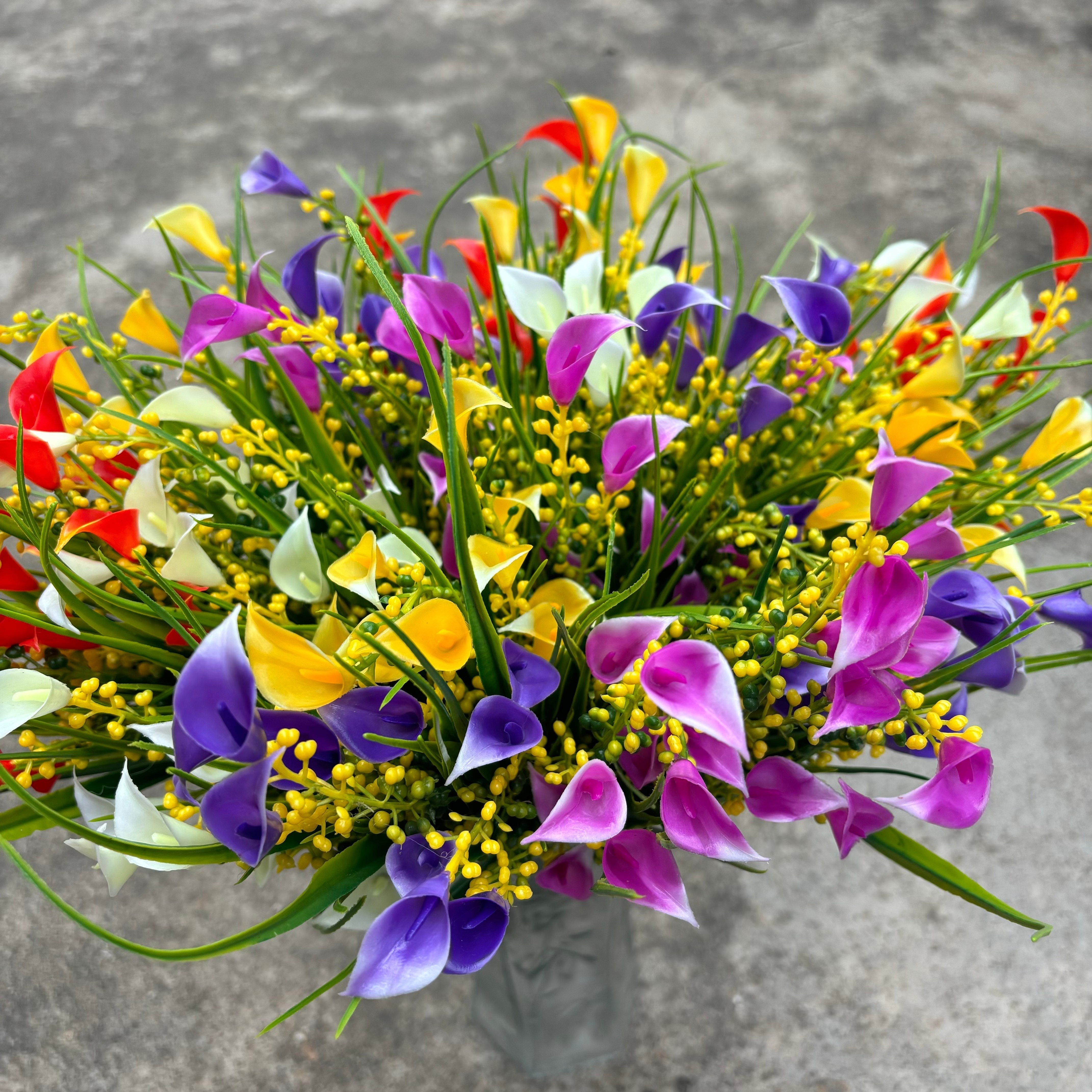 10 Manojos de Flores Artificiales de Calas y Eucalipto, Ramo de Flores Artificiales de Plástico, Resistentes a los Rayos UV - 4