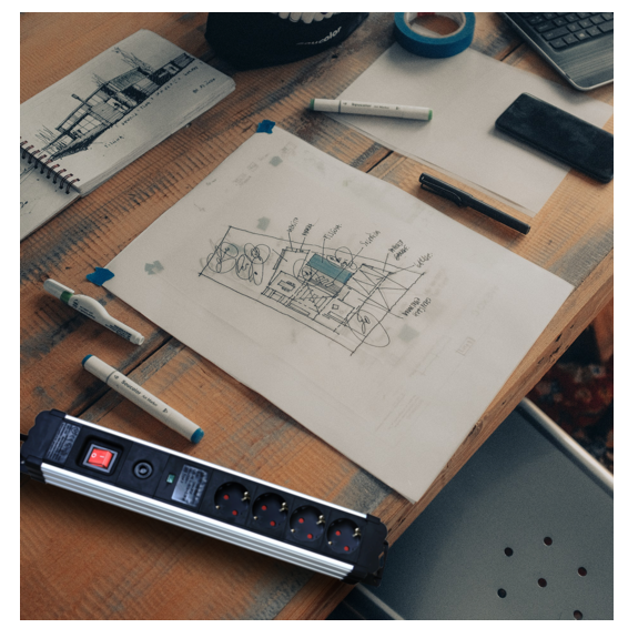 Bloc multiprises avec protection contre les surtensions Silver Electronics 6 prises, câble de 1,5 mètre Noir - 2