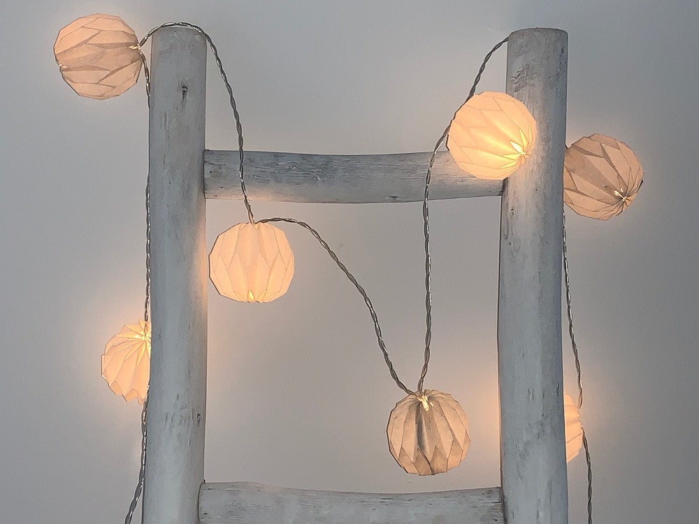 Guirlande lumineuse décorative 10 lanternes origami blanc et gris clair. - 3