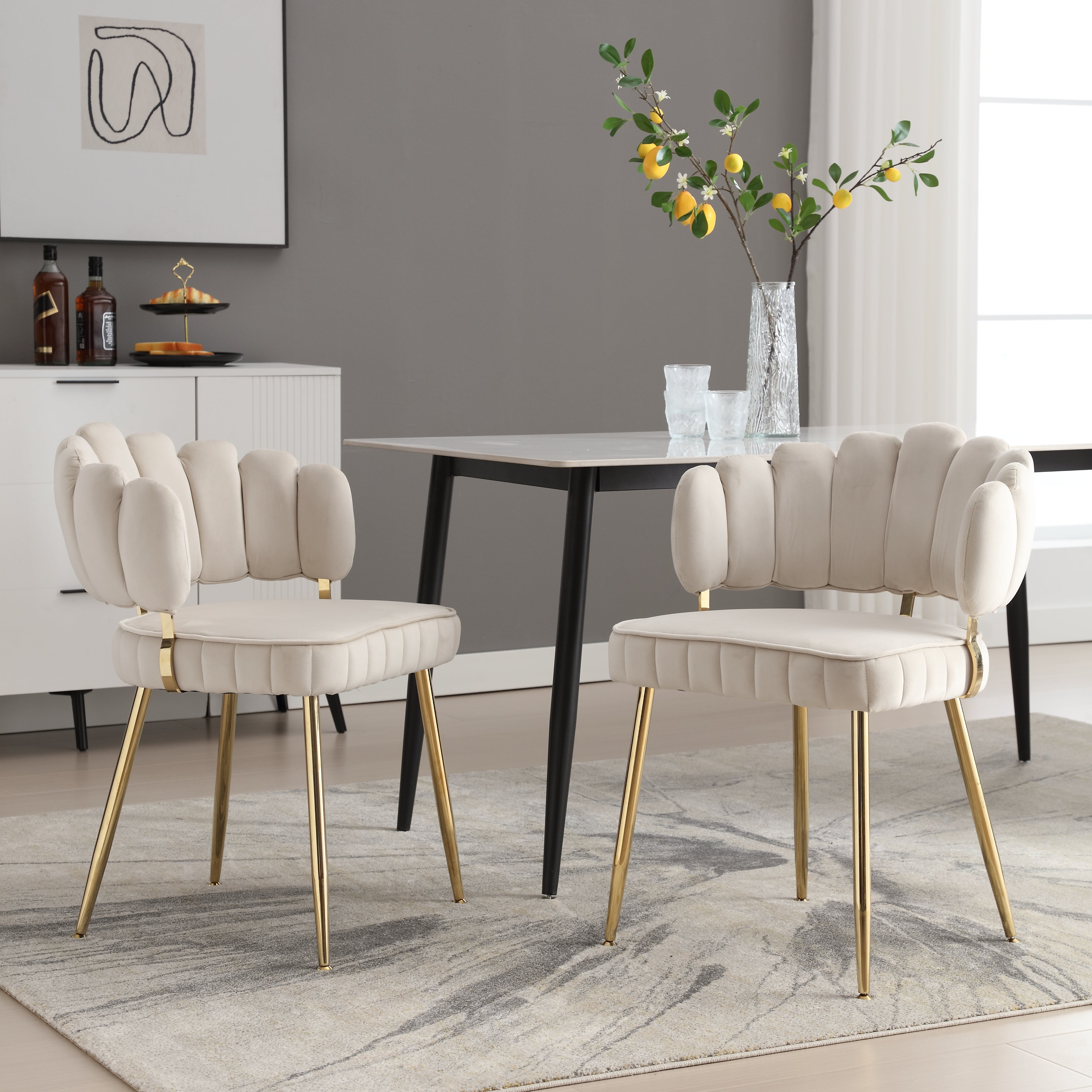 Zestaw 2 krzeseł do jadalni z podłokietnikami i oparciem w kształcie płatków - 57,99 x 45,99 x 78 cm - Aksamit - Beż