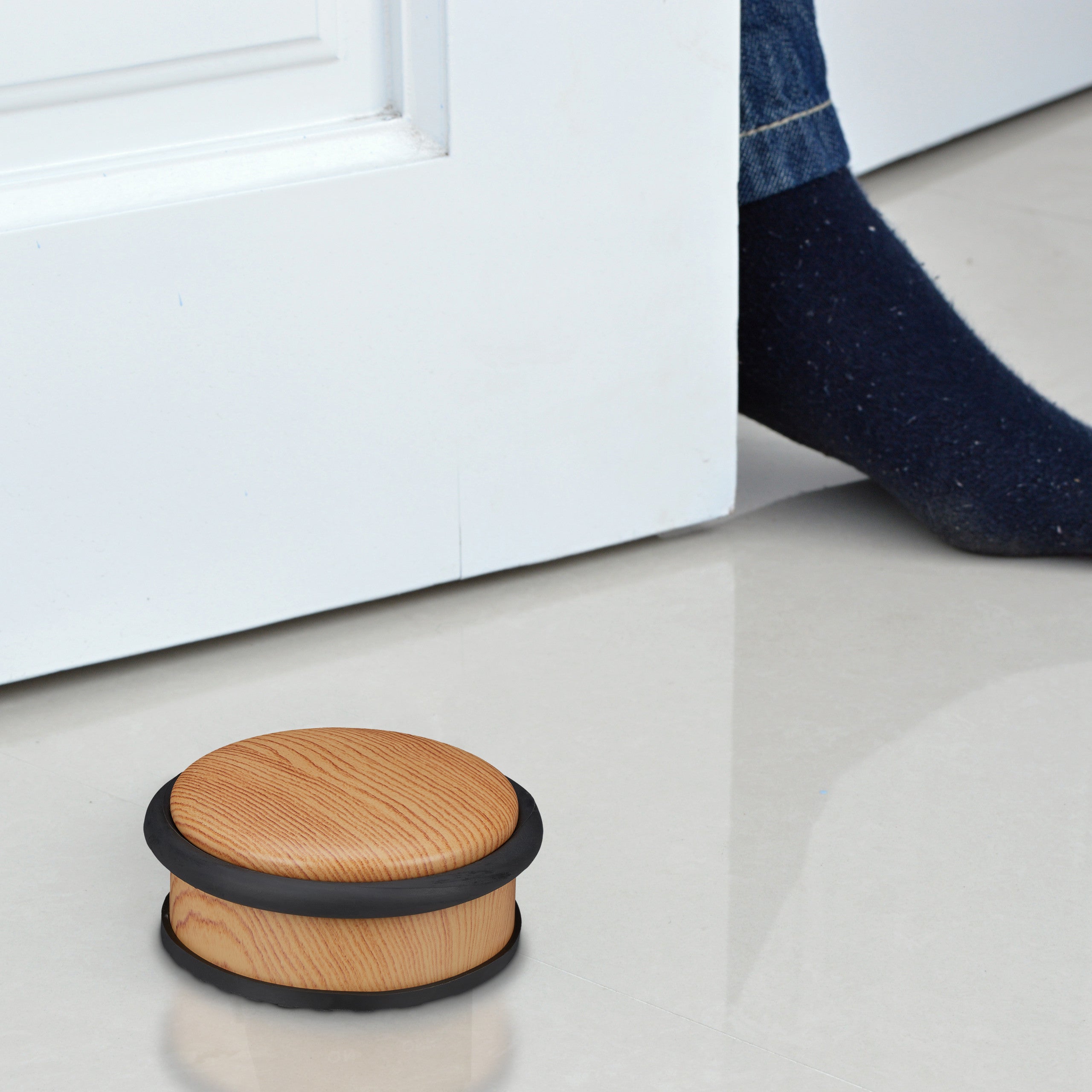 Butoirs de porte au sol pour portes lourdes, lot de 2, acier inoxydable et caoutchouc, plats, effet bois, 5 x ø 10,5 cm, marron clair, Relaxdays - 2
