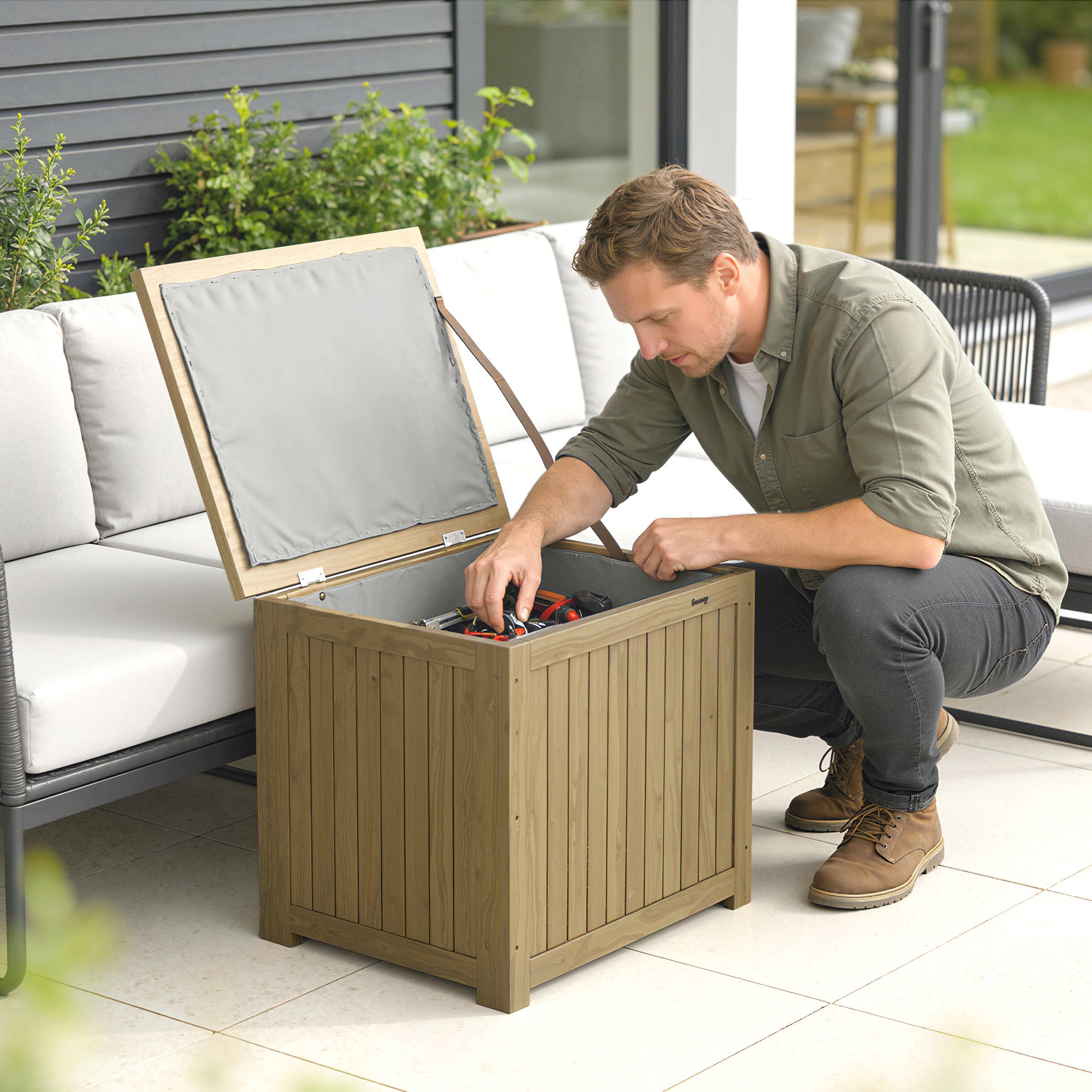 Coffre de rangement extérieur 130 L avec couvercle, charnières et sangle, en bois, 63 x 51 x 58,5 cm, marron - 3