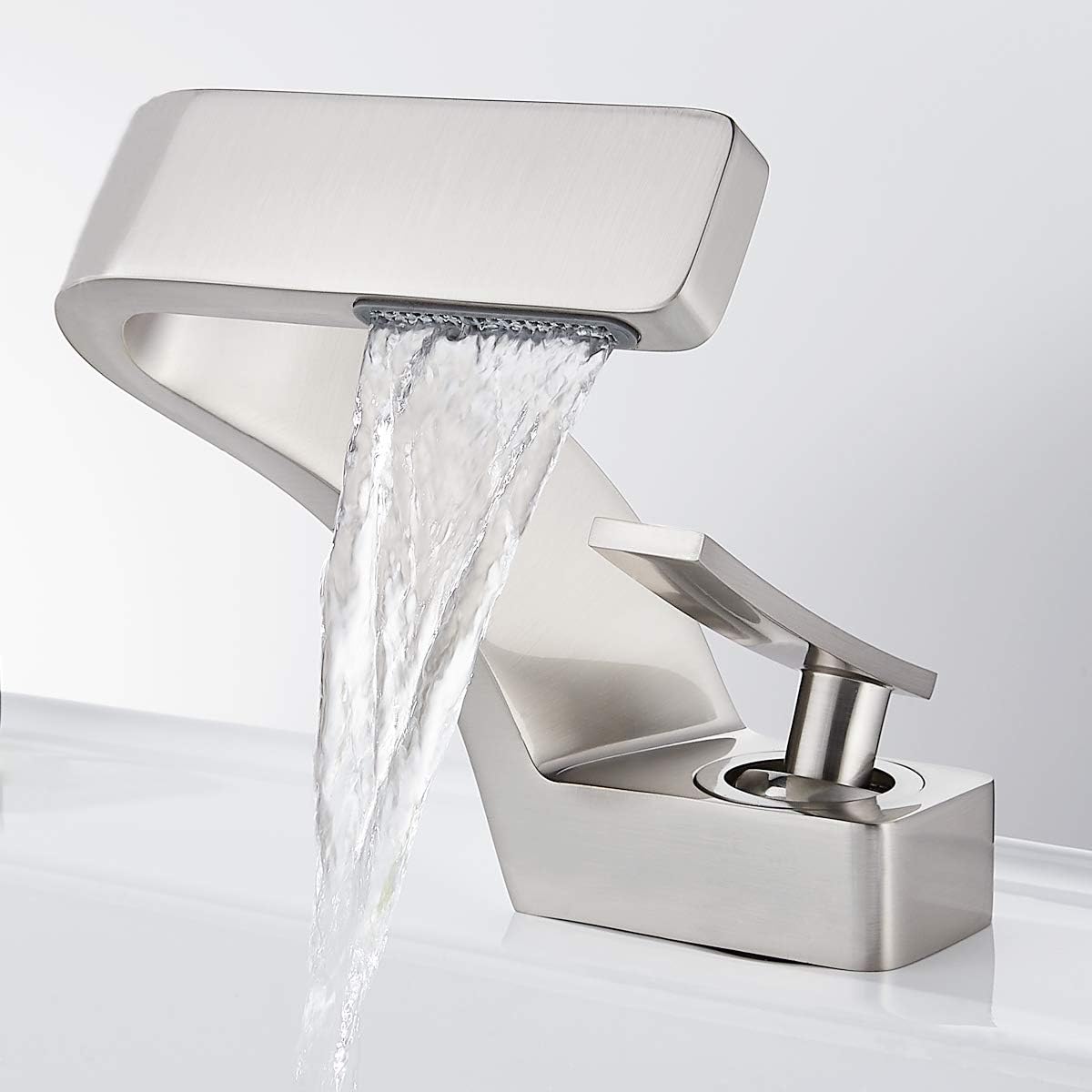 Robinet de salle de bain mural Flynama avec 2 poignées en or brossé DT-8008BG