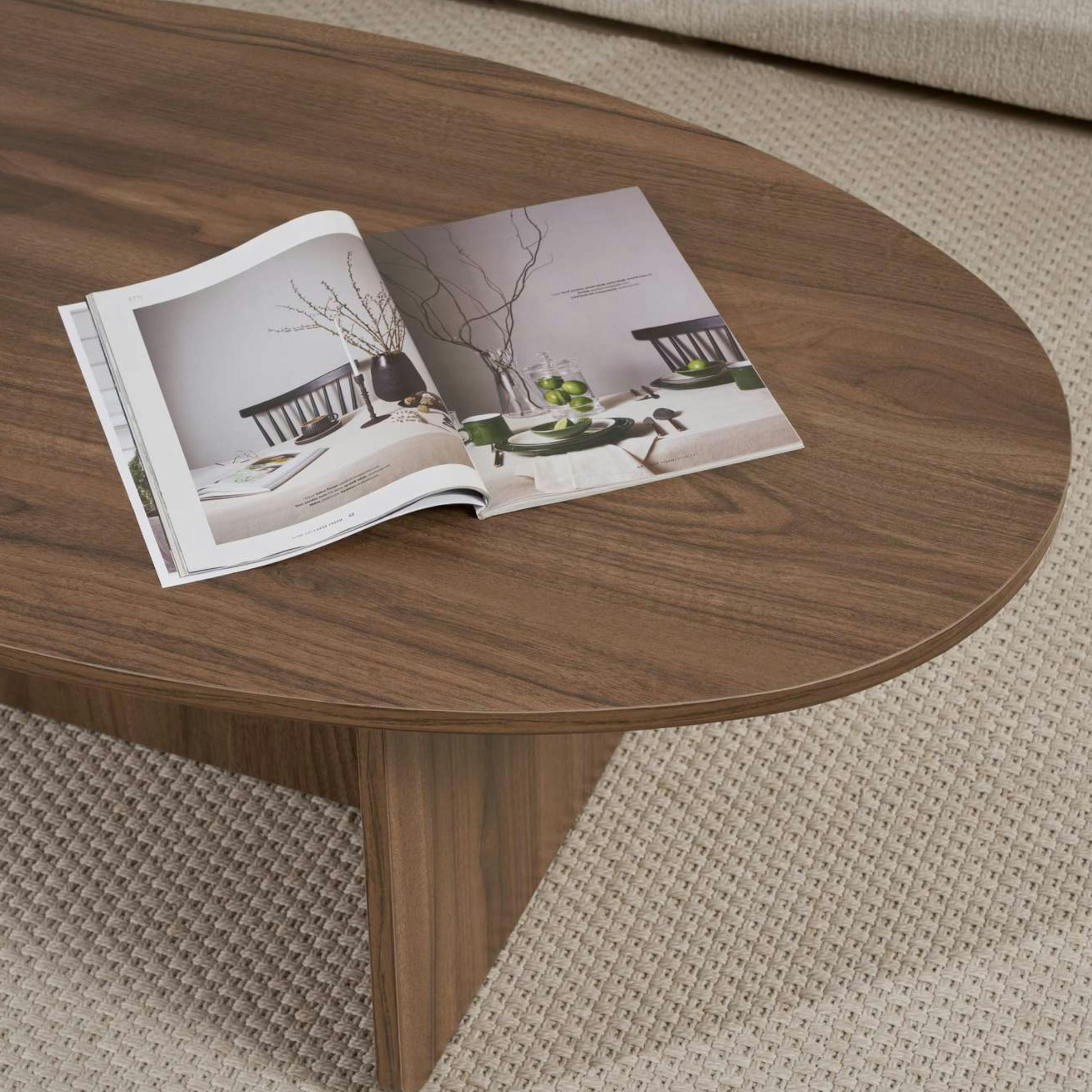 Table basse moderne ovale effet noyer – pied en T MARFA - 5