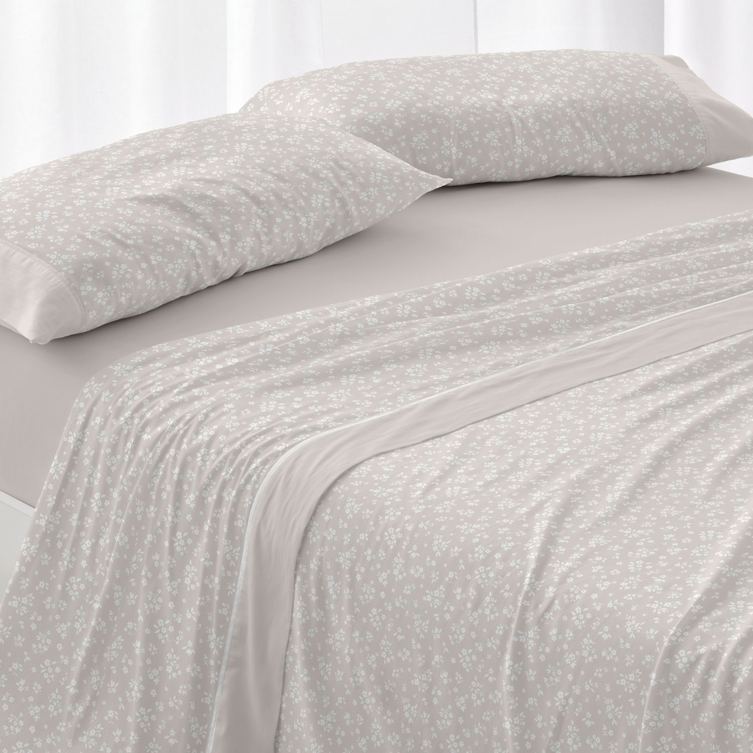 Juego sábanas franela diseño 572. burrito blanco. incluye sábana encimera, bajera y 1/2 fundas de almohadas. estilo provenzal de flores.disponible en