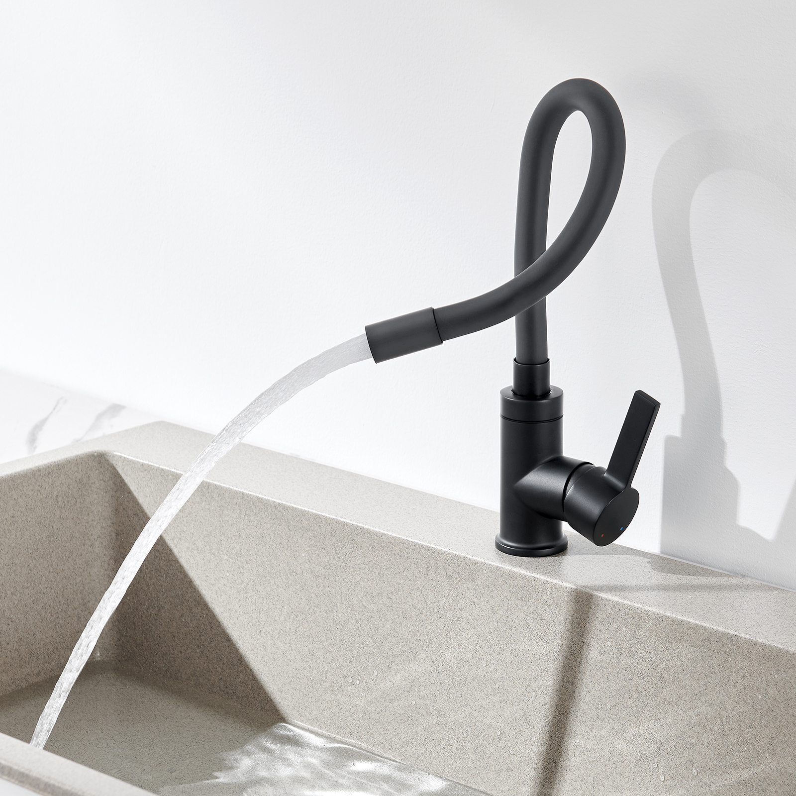 Auralum Max Grifo de cocina flexible negro, mezclador de cocina giratorio 360°, grifo de cocina de agua fría y caliente - 5