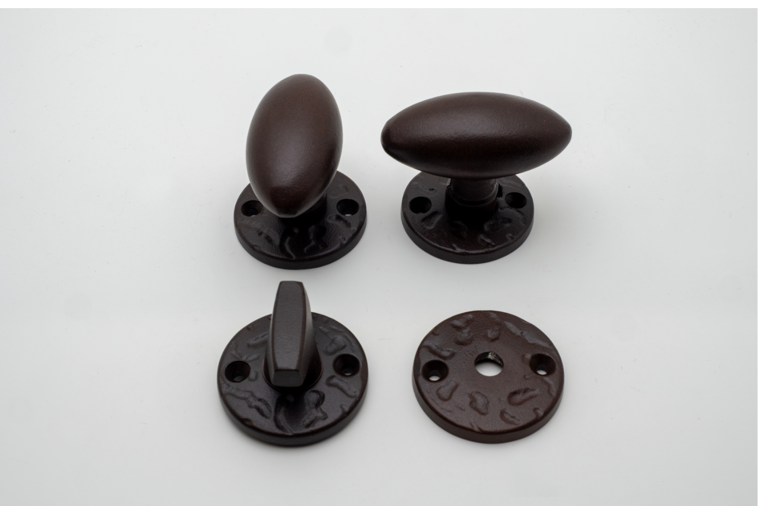 Poignée de porte ovale alu finition rouille sur rosace avec ...