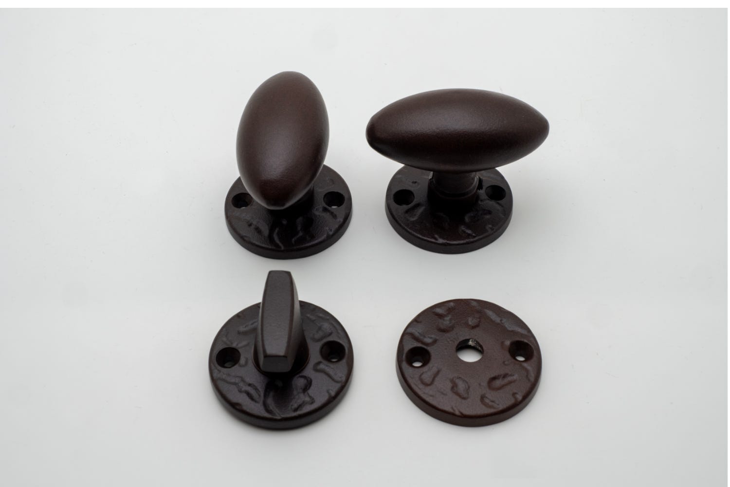 Poignée de porte ovale alu finition rouille sur rosace avec ...