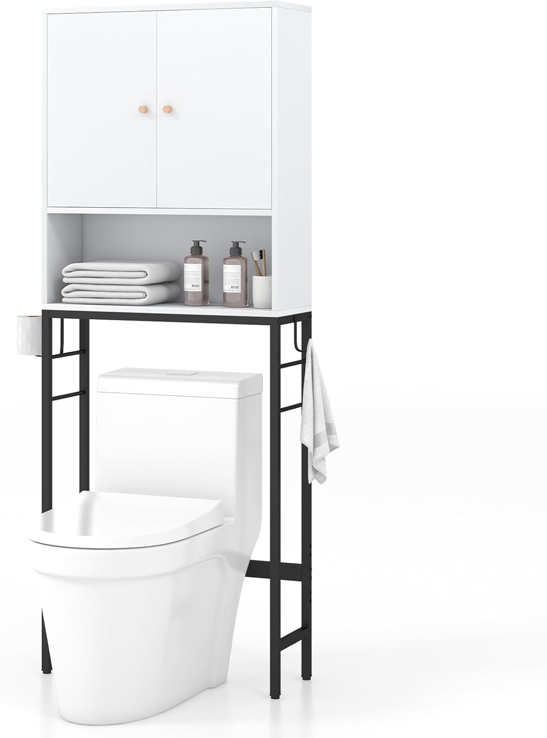 Armário branco com estrutura metálica preta posicionado sobre vaso sanitário